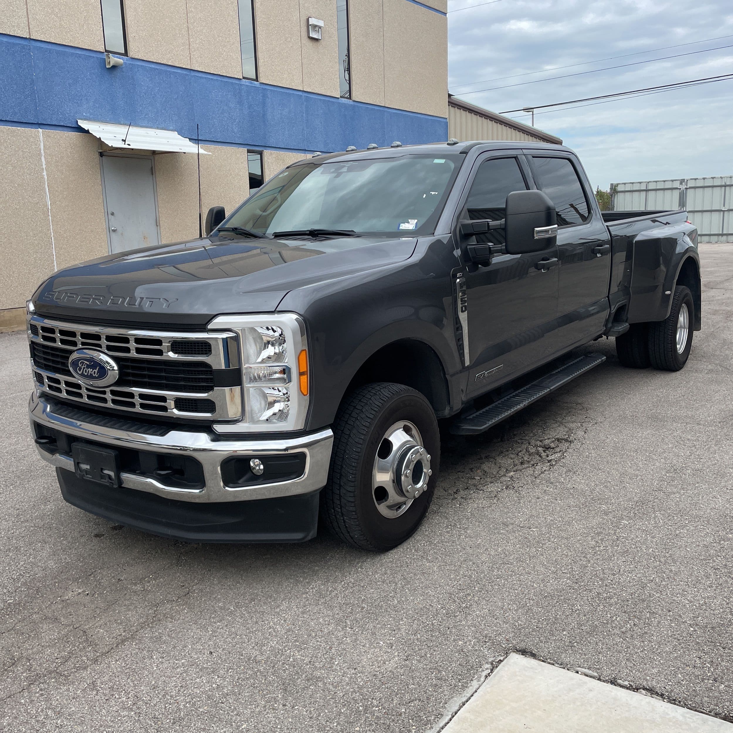 2023 Ford F-350 Super Duty XLT photo 1