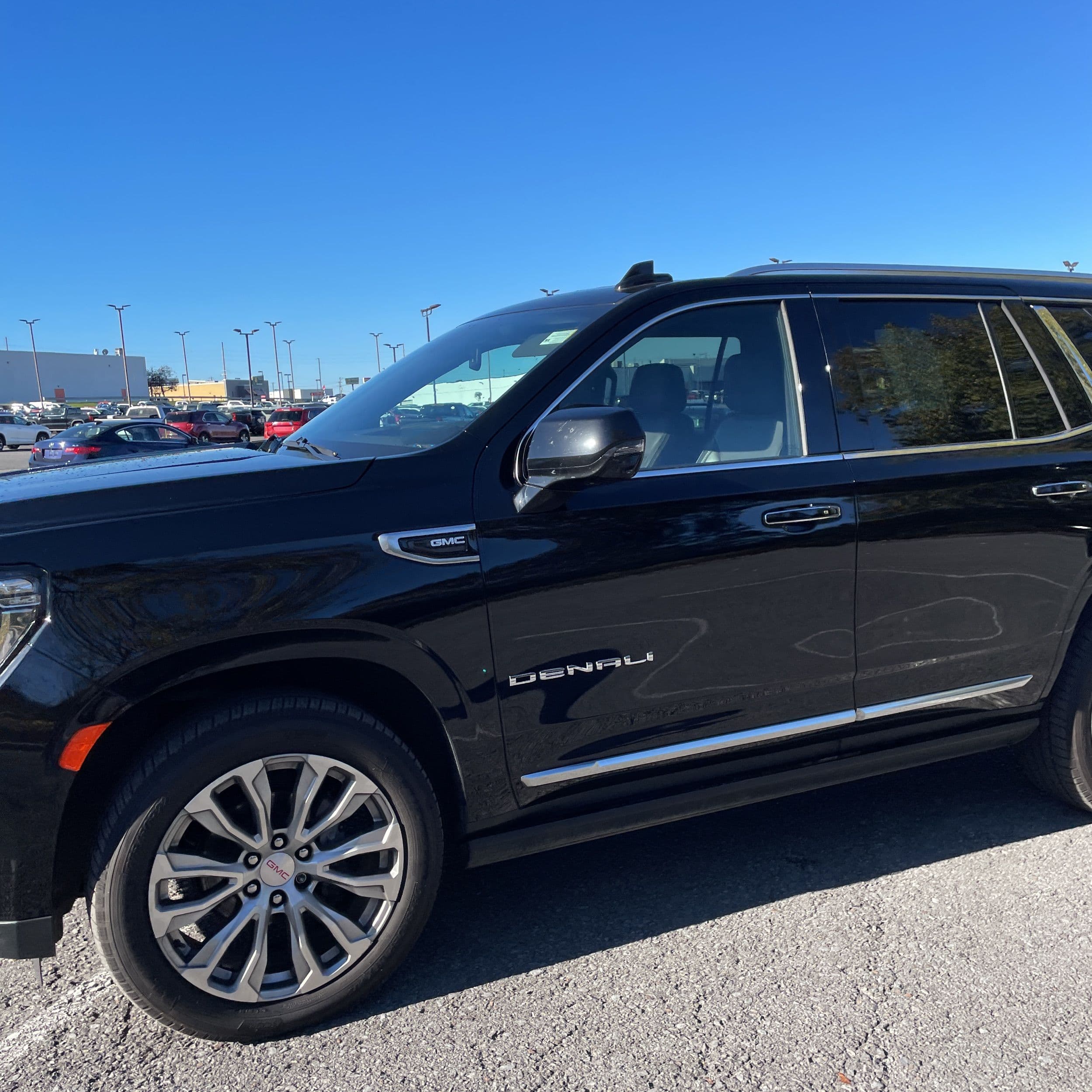 2022 GMC Yukon Denali photo 1