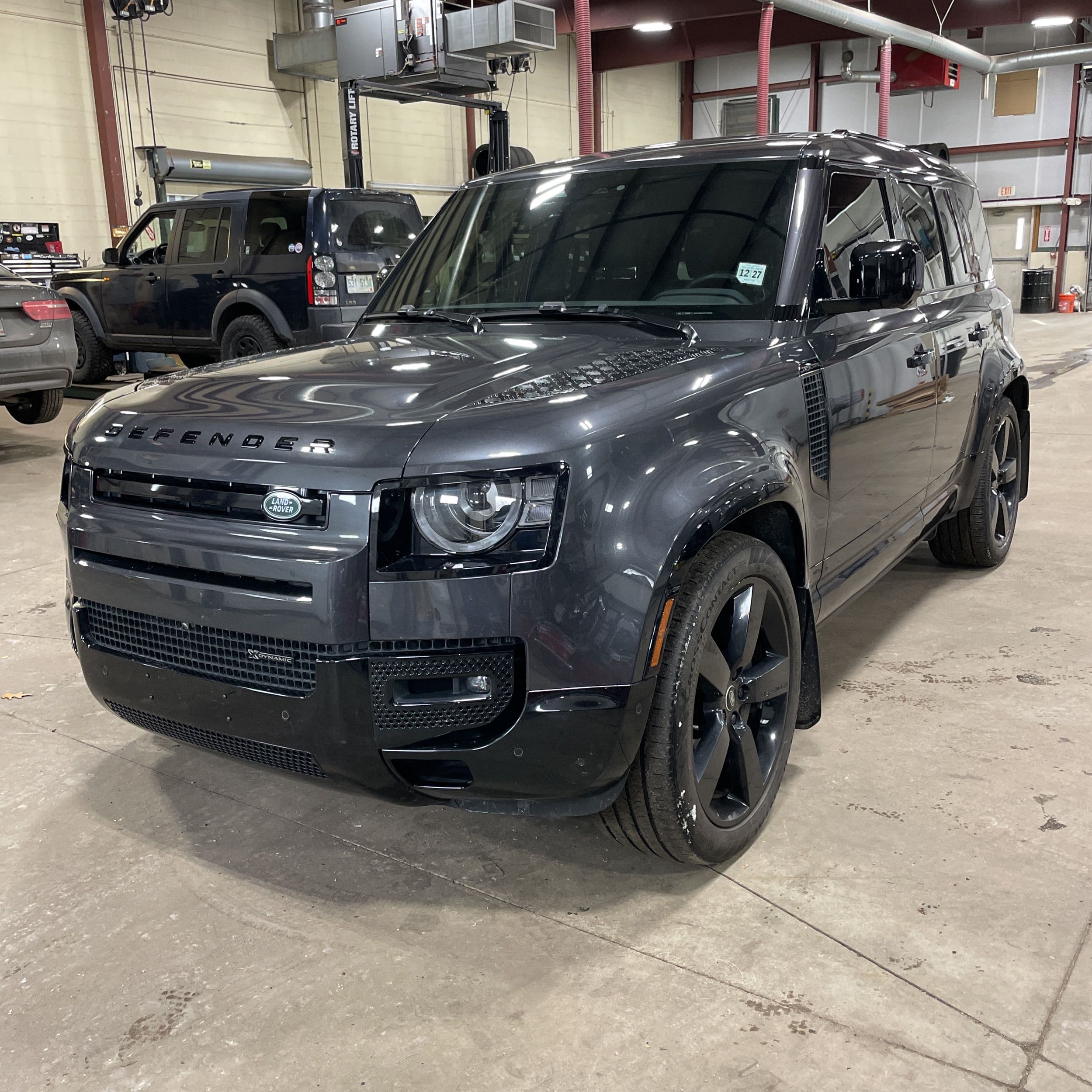 2023 Land Rover Defender 110 X-Dynamic SE photo 1