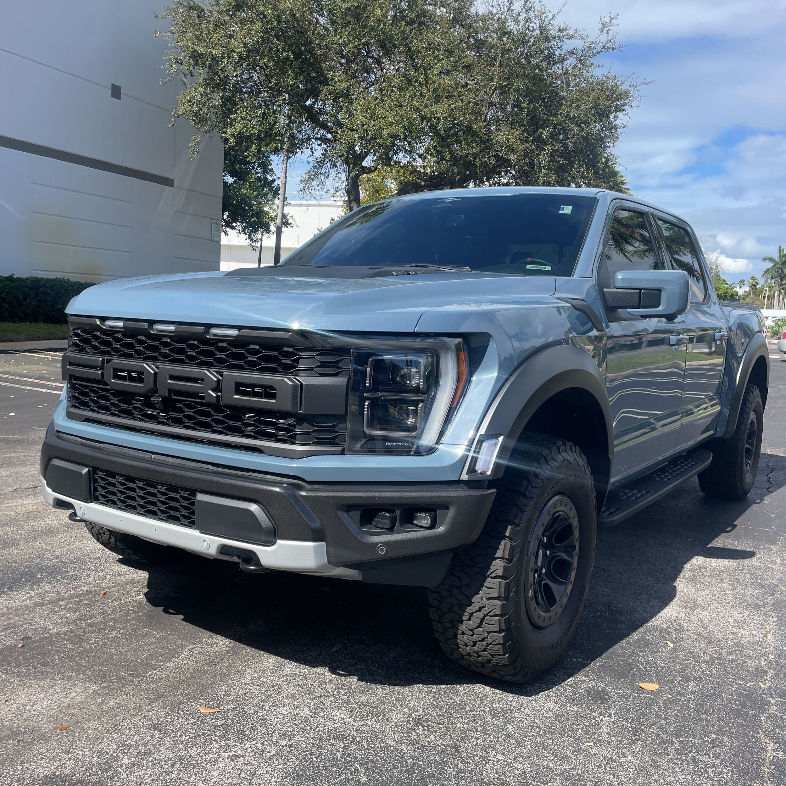 2023 Ford F-150 SuperCrew-Raptor photo 1
