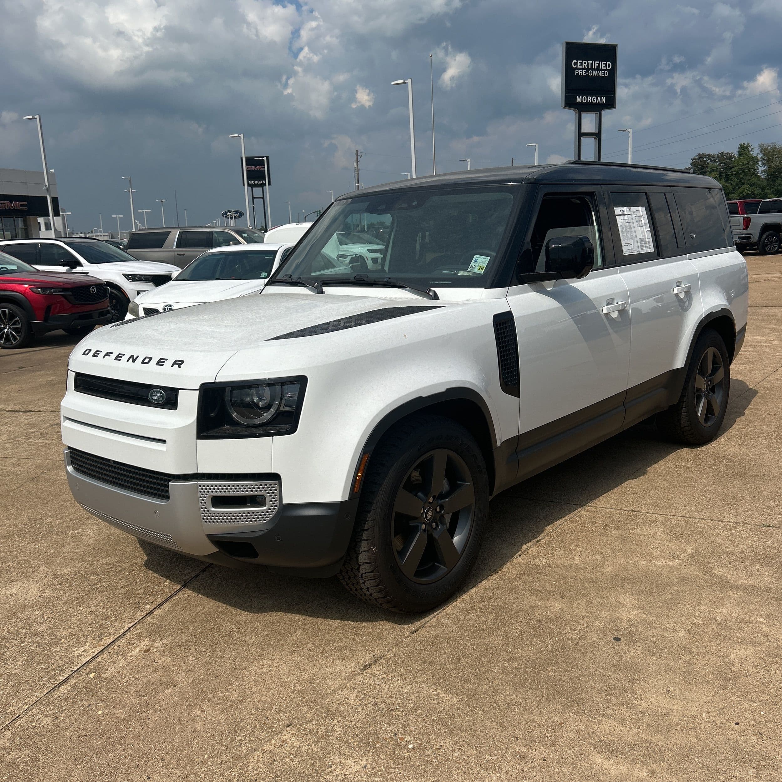 2024 Land Rover Defender 130 S P300 photo 1