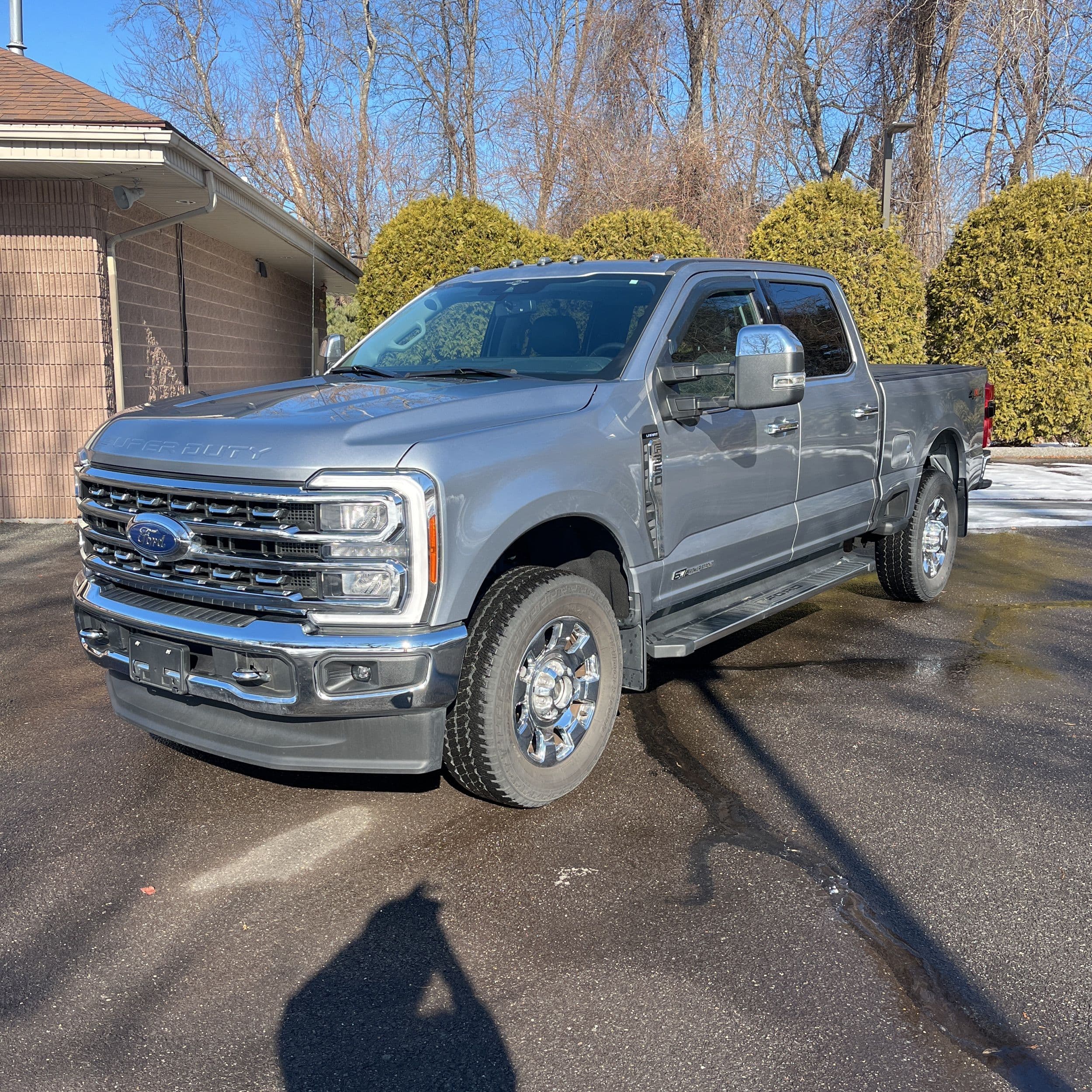 2023 Ford F-350 Super Duty Lariat photo 1