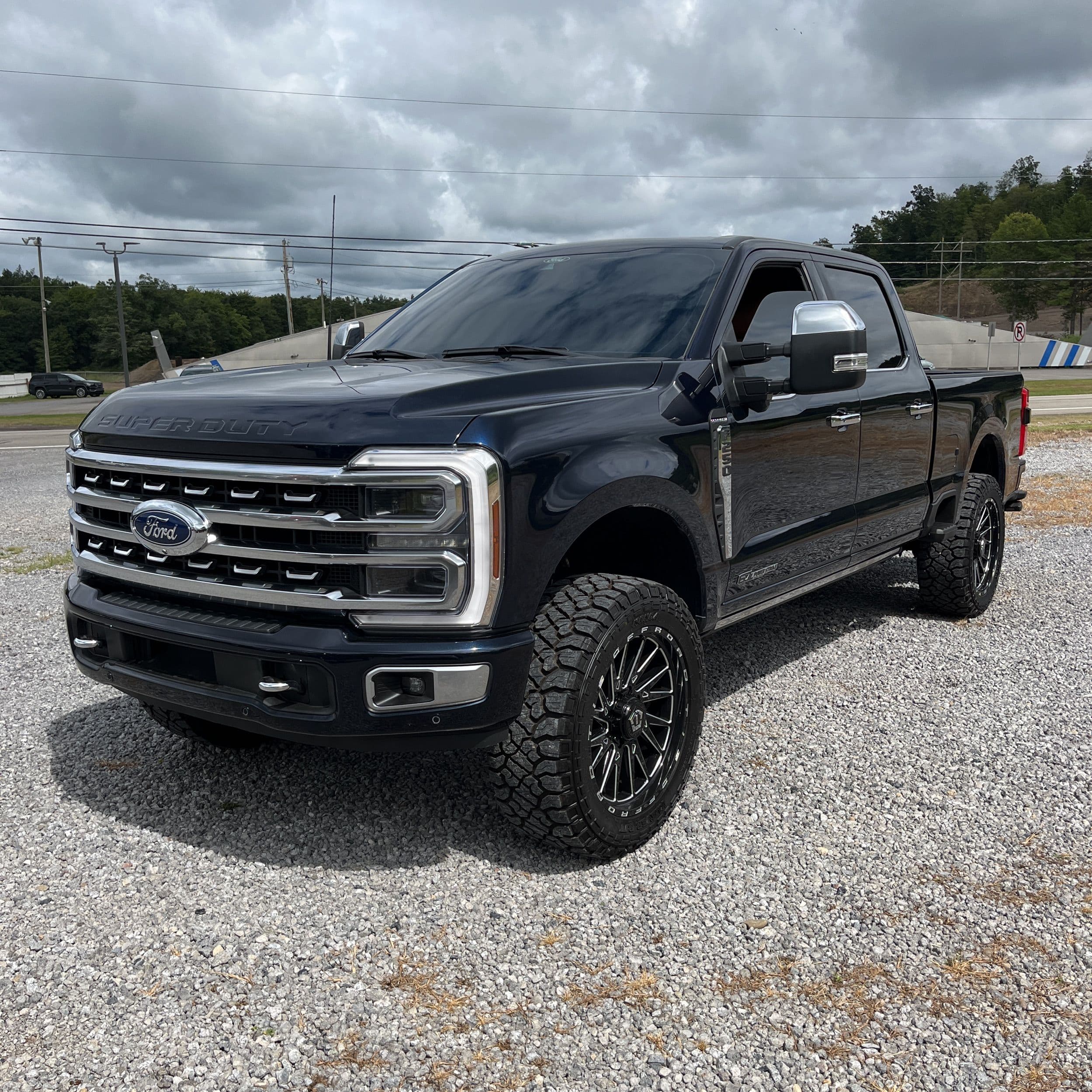 2024 Ford F-250 Super Duty Platinum photo 1