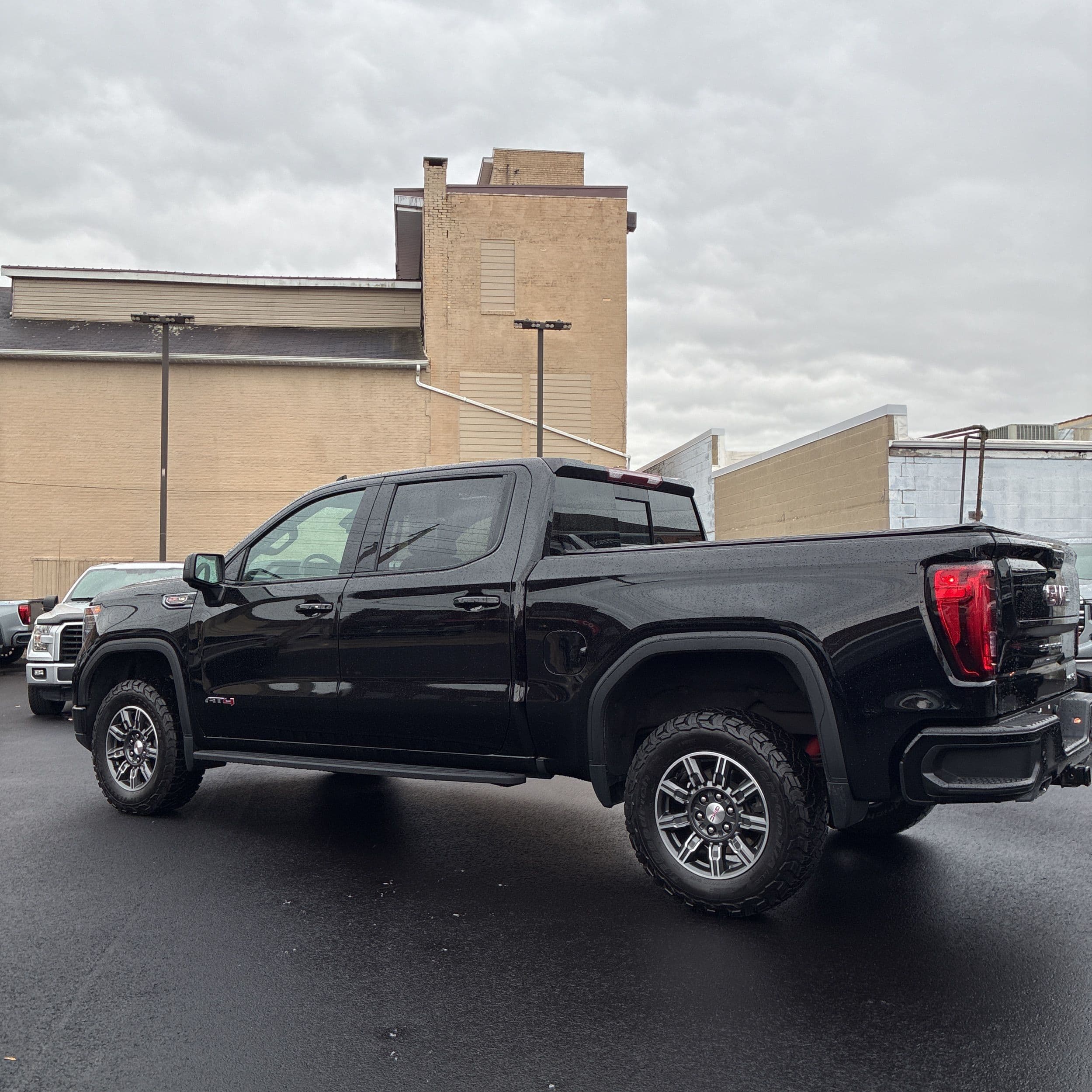 2024 GMC Sierra 1500 AT4 photo 1