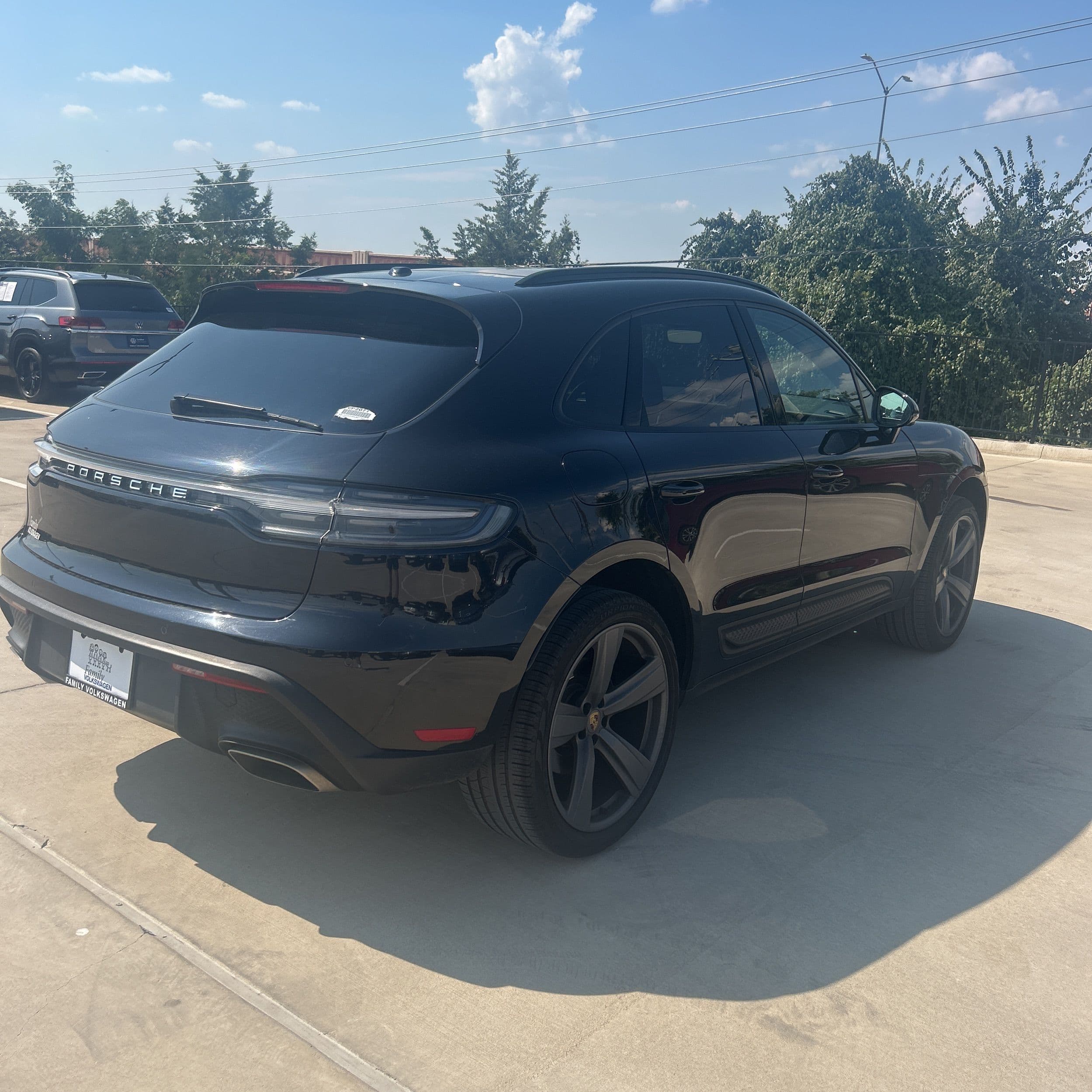 2023 Porsche Macan Base photo 1