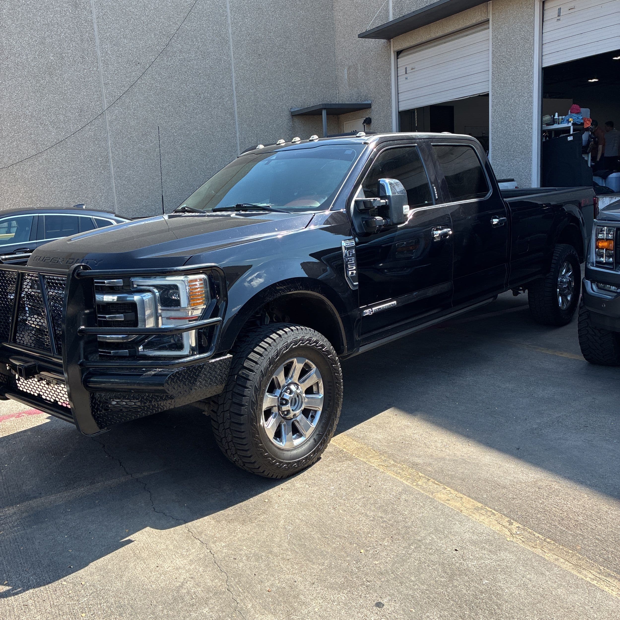 2021 Ford F-350 Super Duty Platinum photo 1