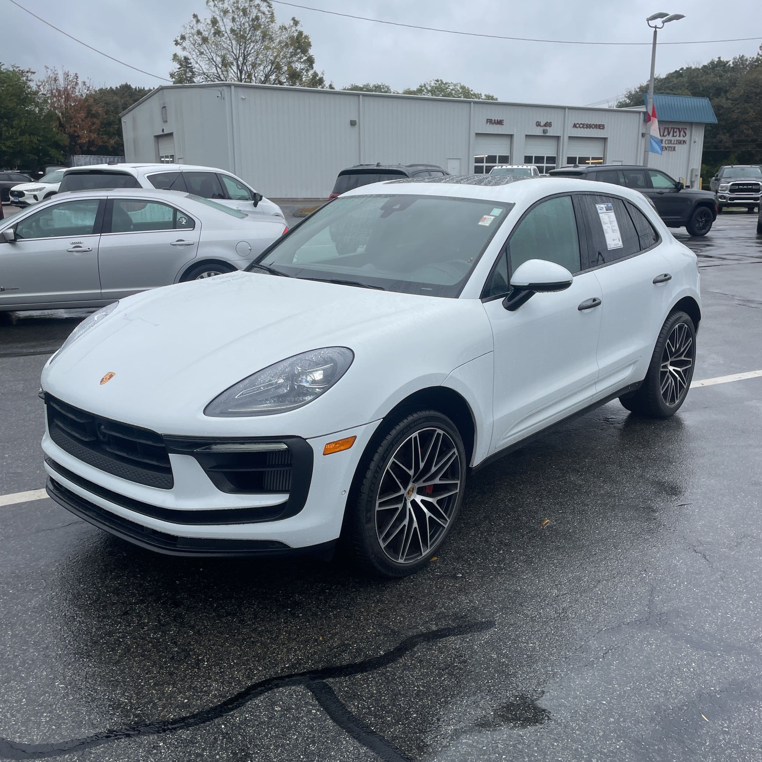 2023 Porsche Macan S photo 1