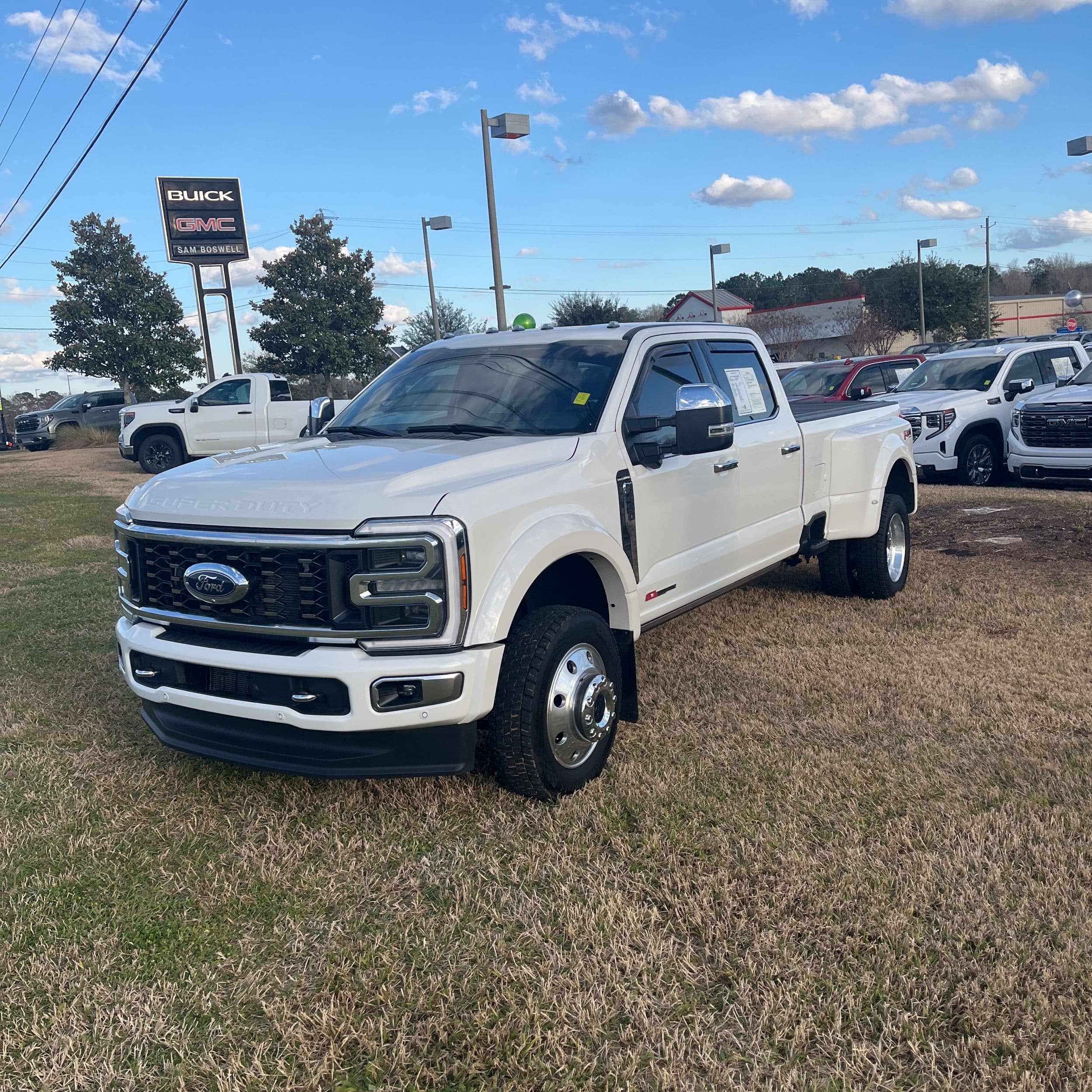 2024 Ford F-450 Super Duty Platinum photo 1