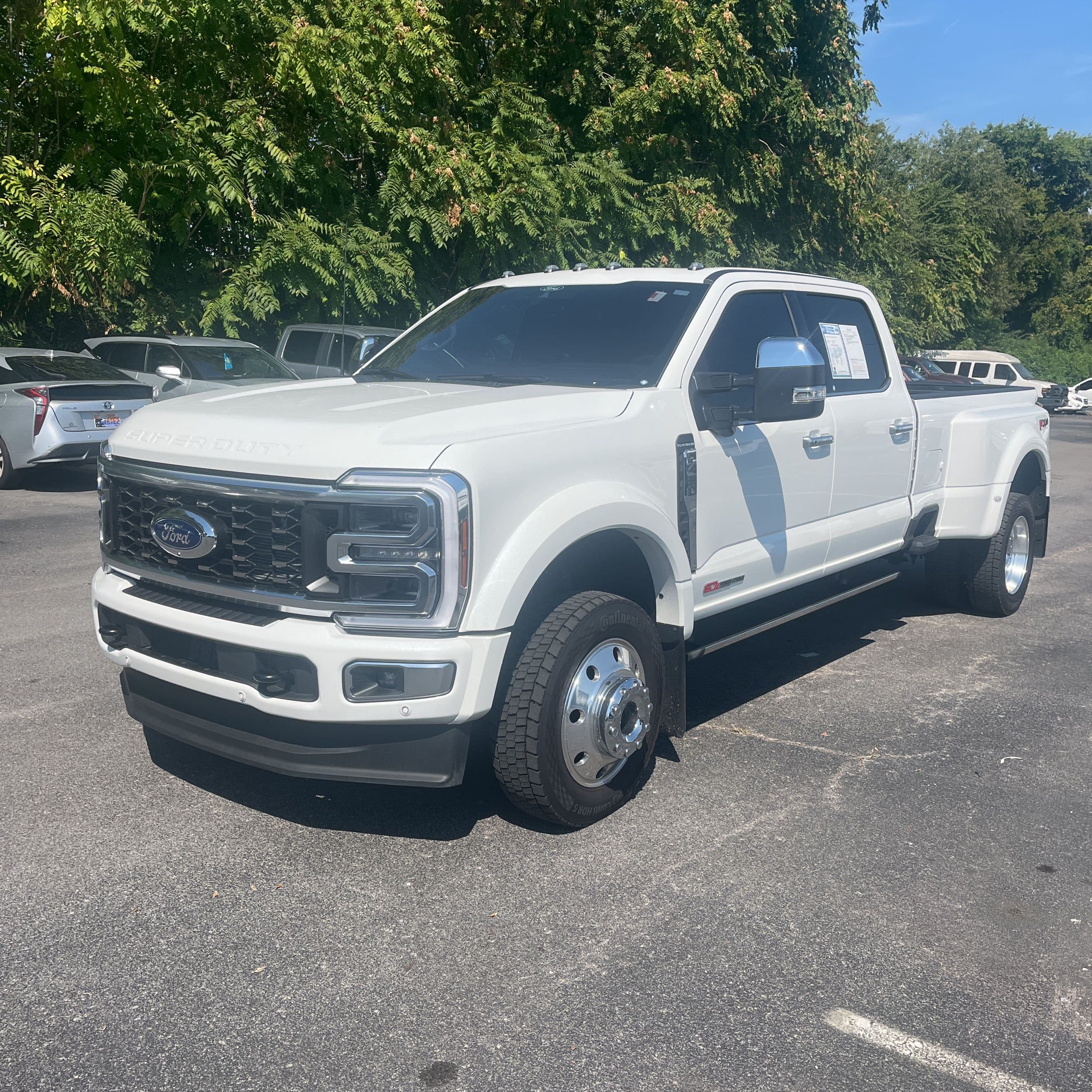 2025 Ford F-450 Super Duty Platinum photo 1