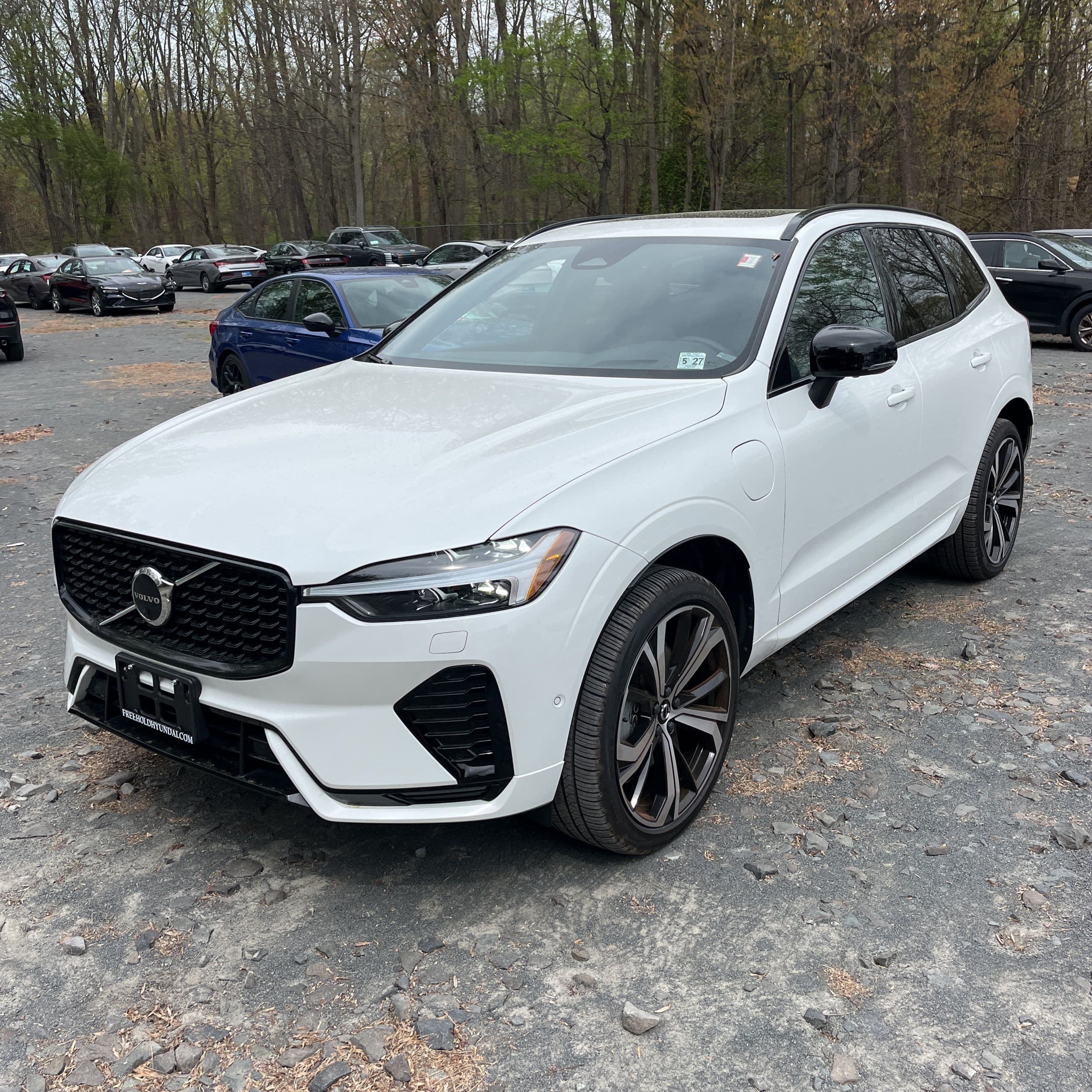 2022 Volvo XC60 Recharge R-Design photo 1