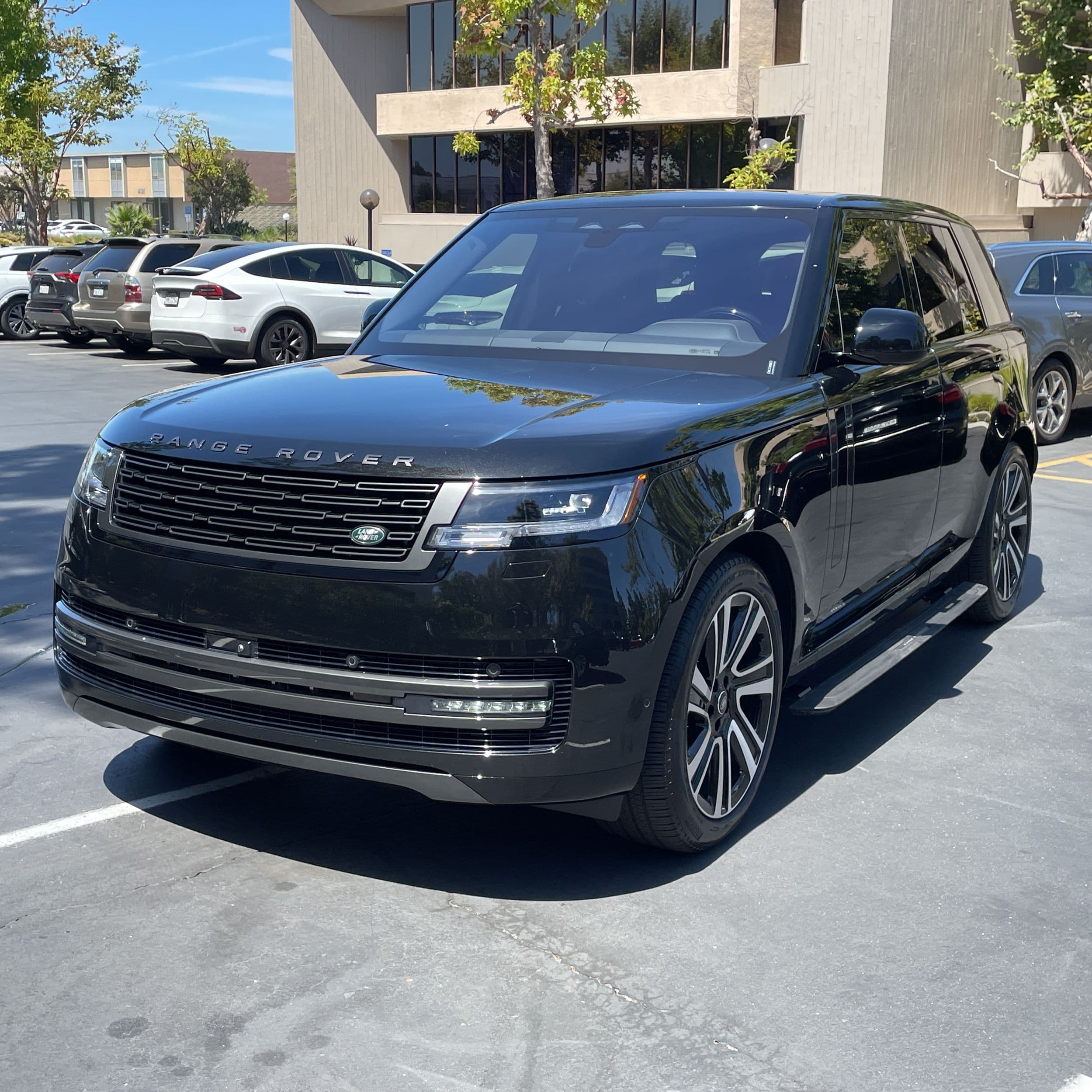 2023 Land Rover Range Rover SE photo 1