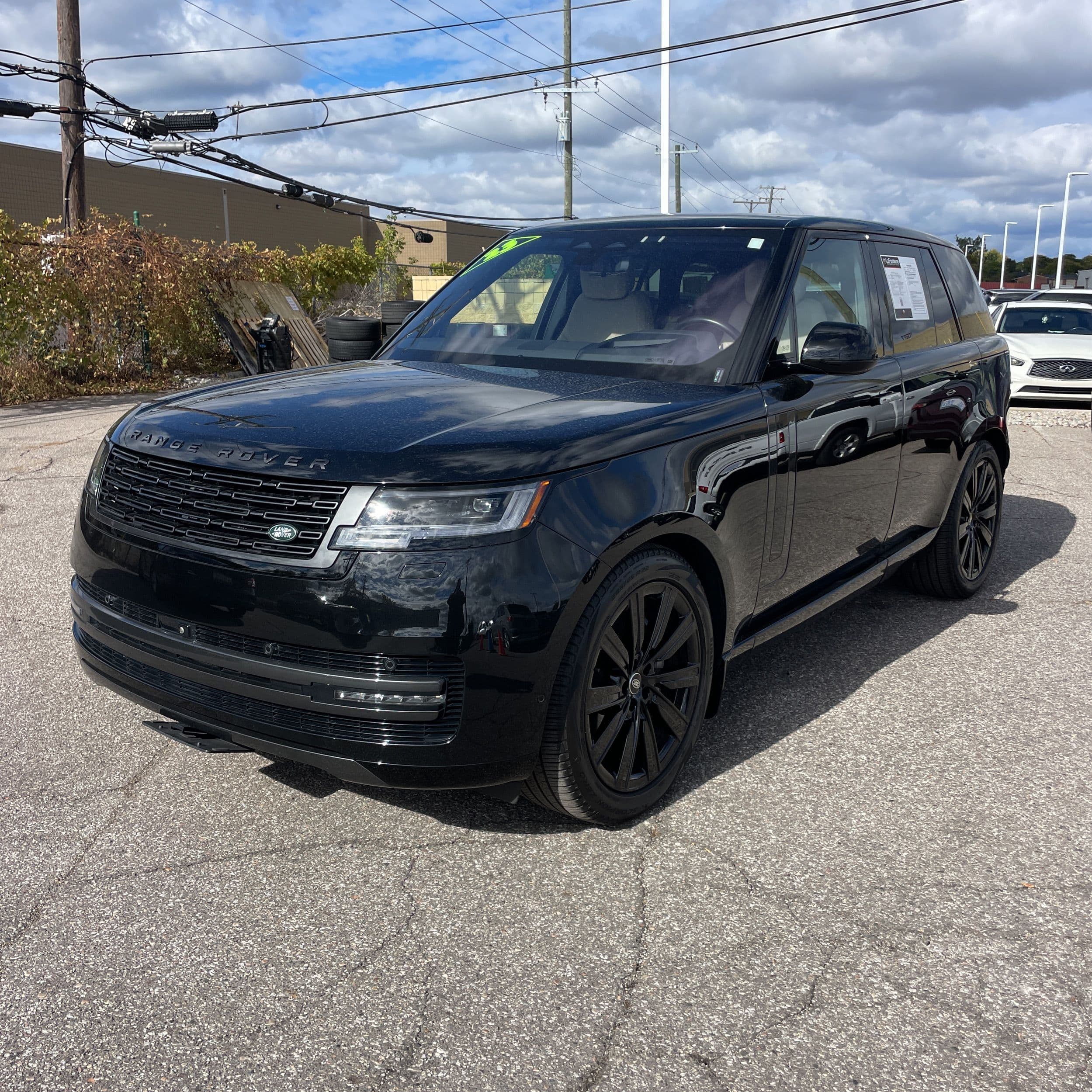 2023 Land Rover Range Rover SE photo 1
