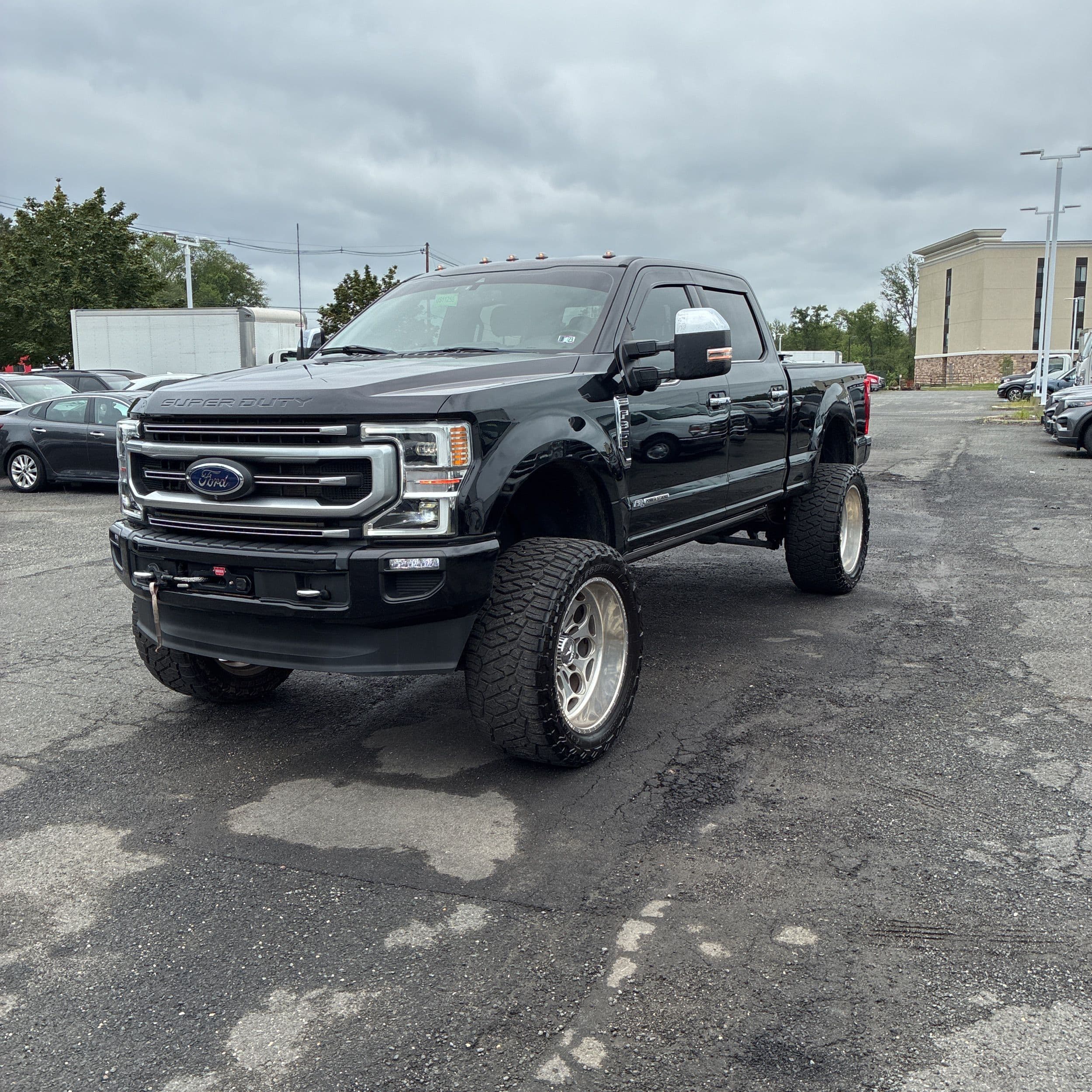 2022 Ford F-350 Super Duty Platinum photo 1