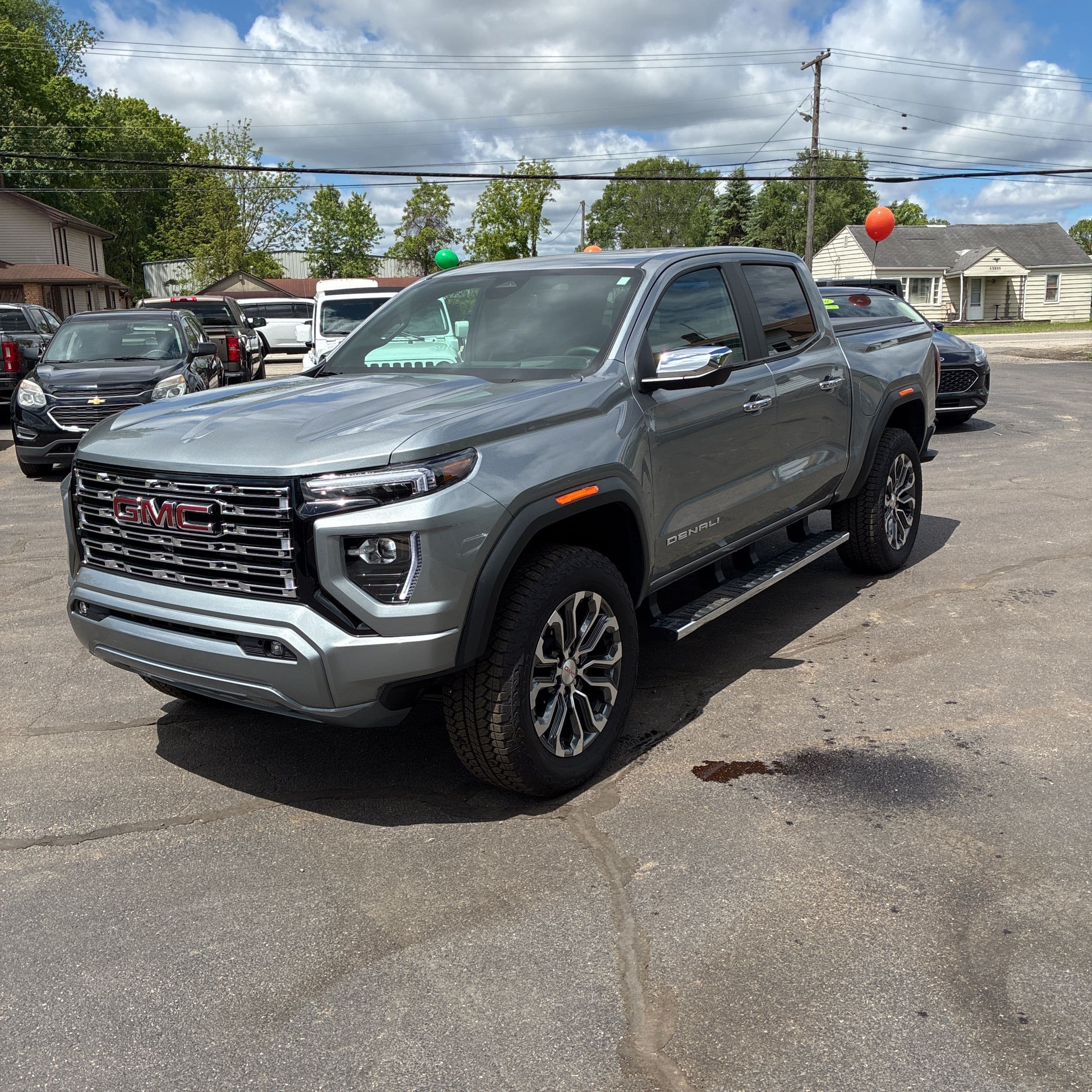 2025 GMC Canyon Denali photo 1