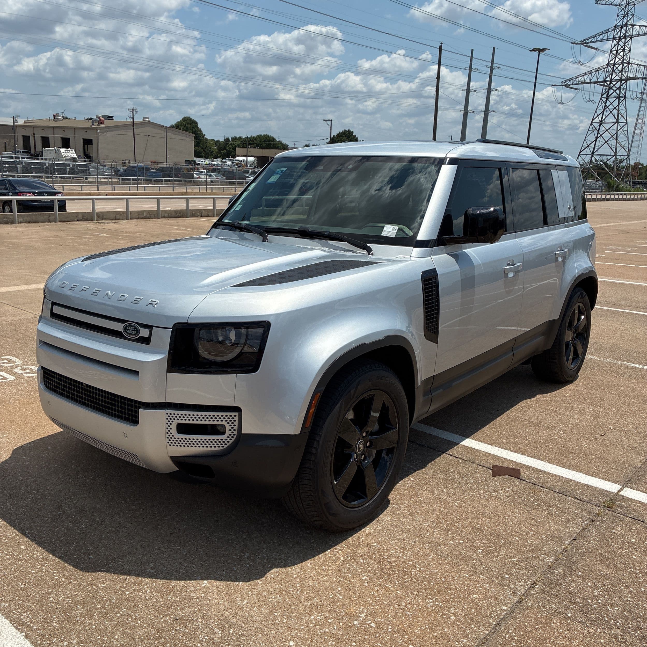 2024 Land Rover Defender 110 S P400 photo 1