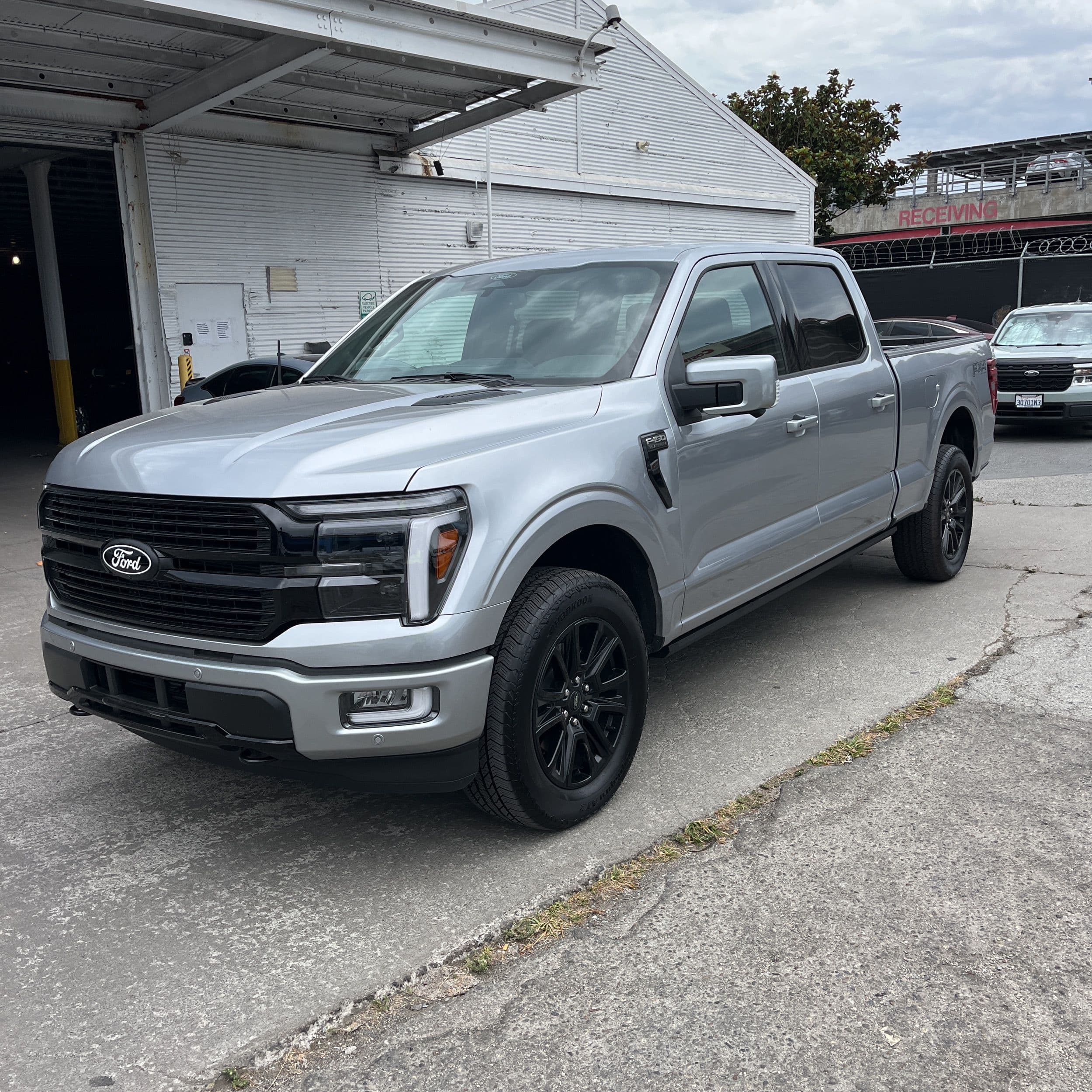 2025 Ford F-150 Platinum photo 1