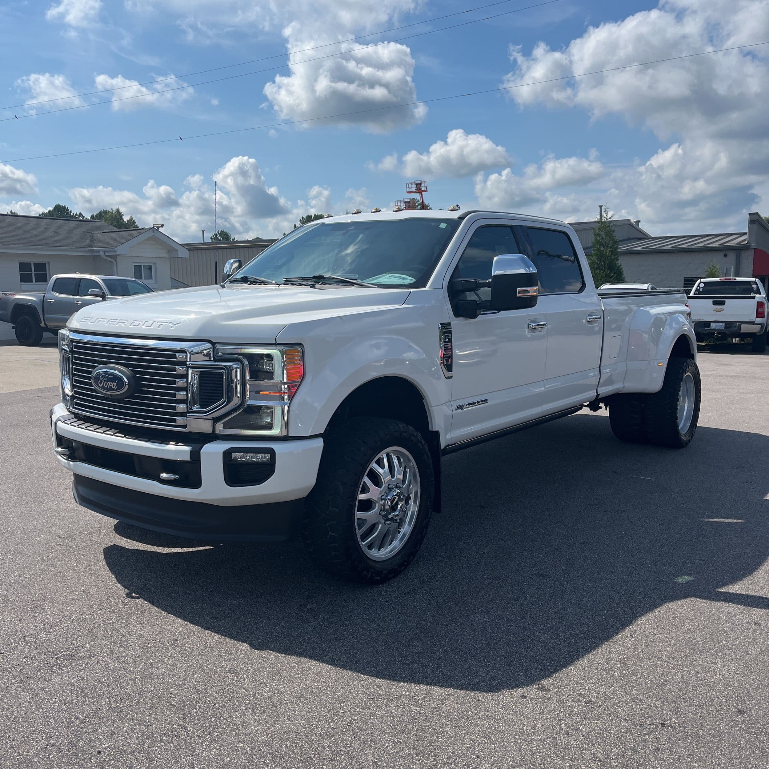 2022 Ford F-350 Super Duty Platinum photo 1