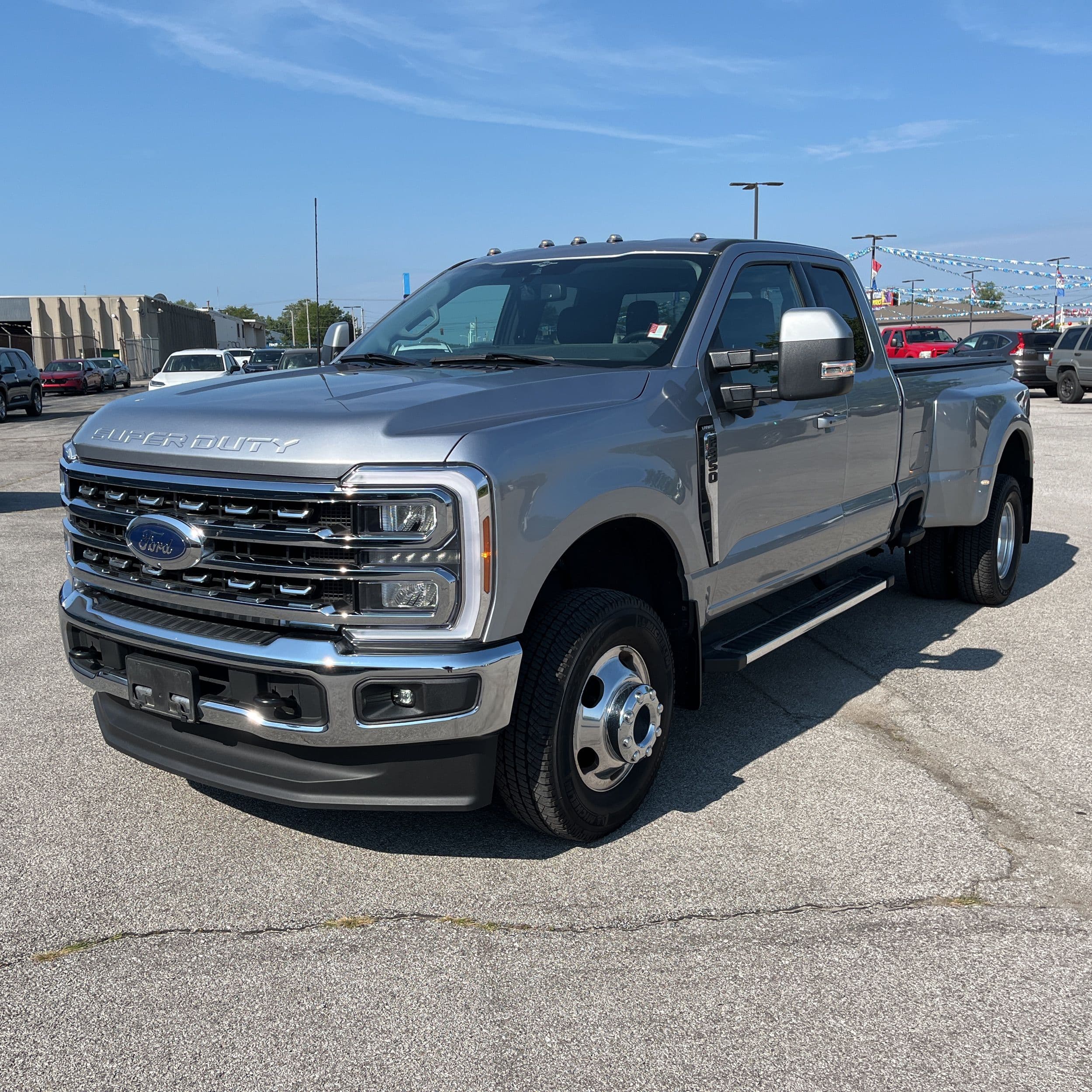 2023 Ford F-350 Super Duty Lariat photo 1