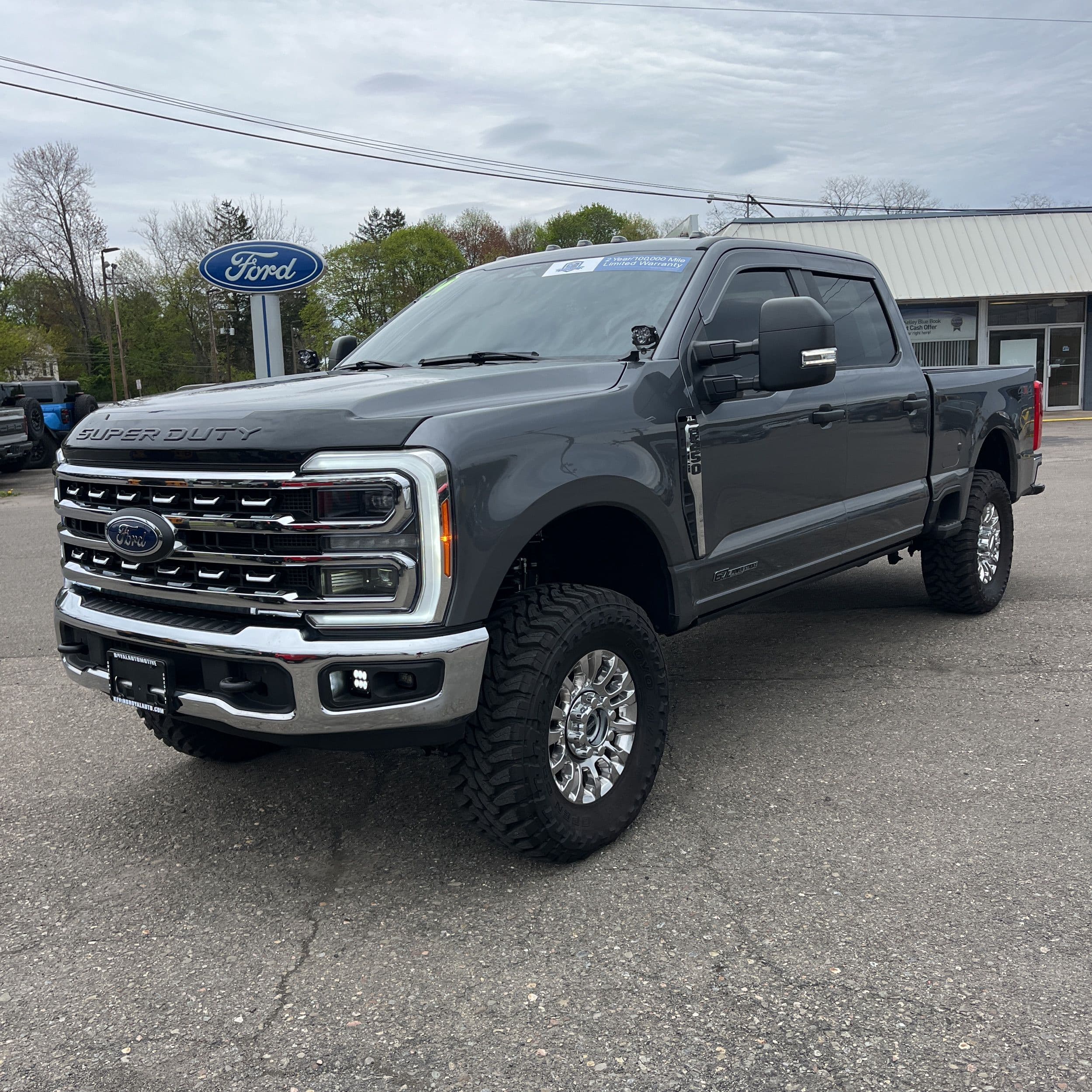 2024 Ford F-250 Super Duty XL photo 1