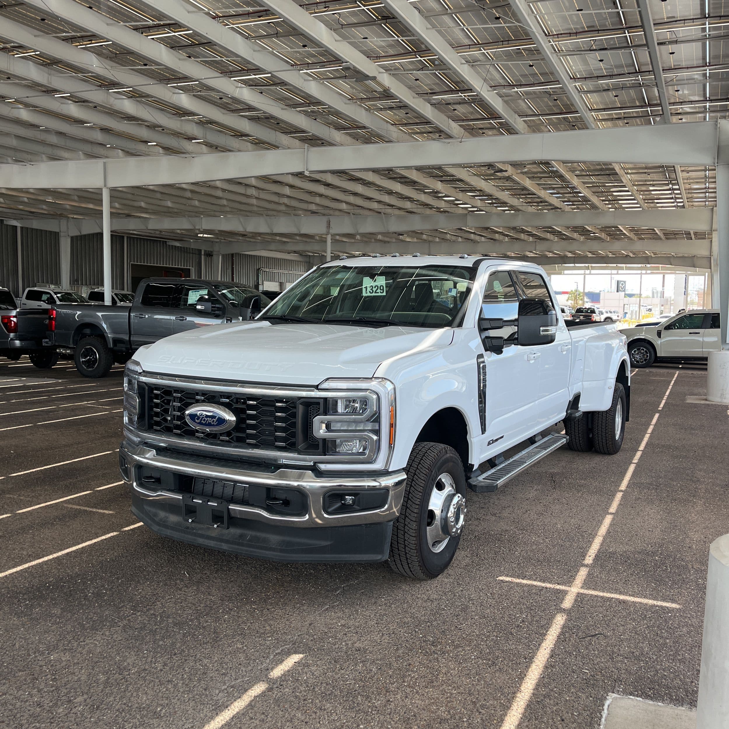 2024 Ford F-350 Super Duty Lariat photo 1