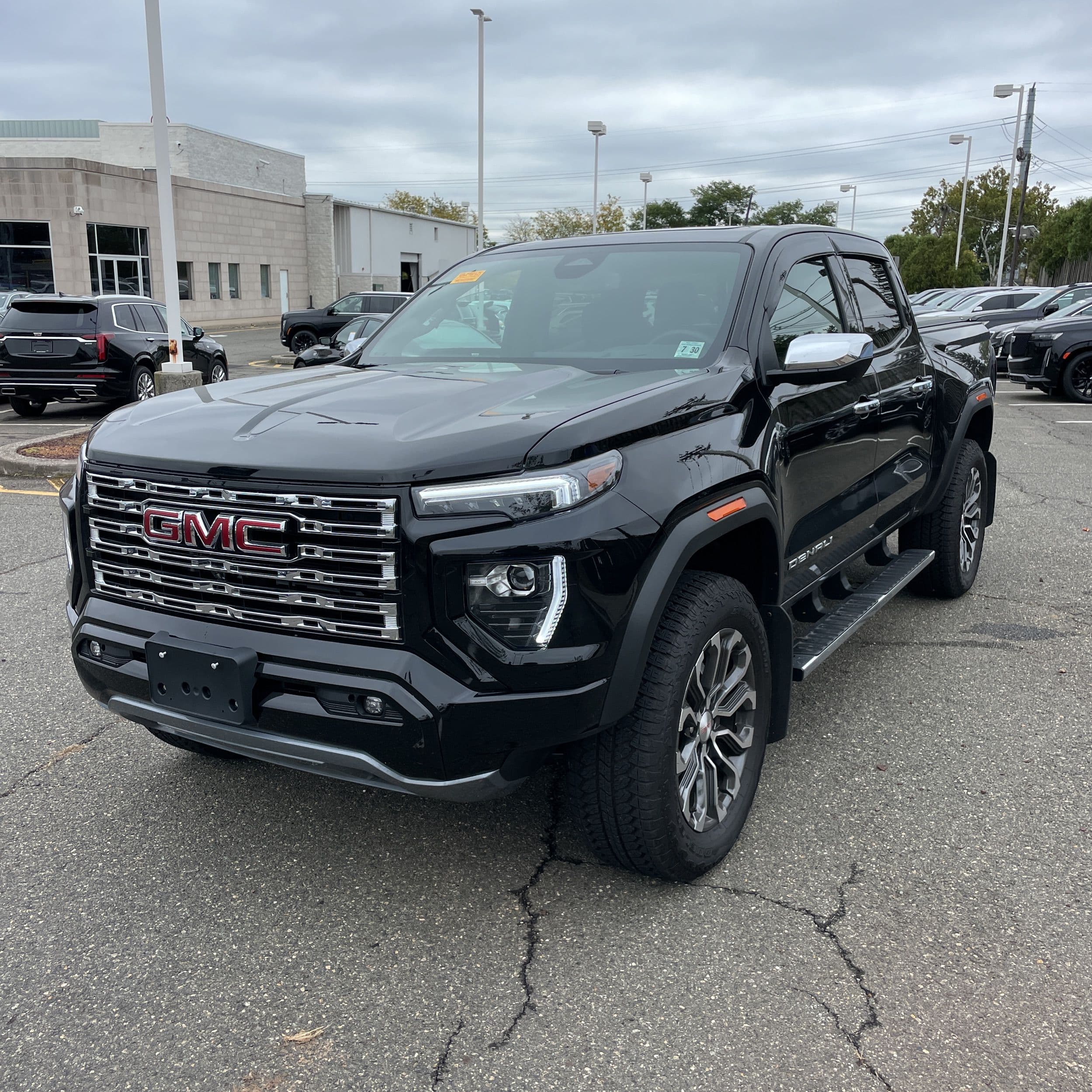 2025 GMC Canyon Denali photo 1