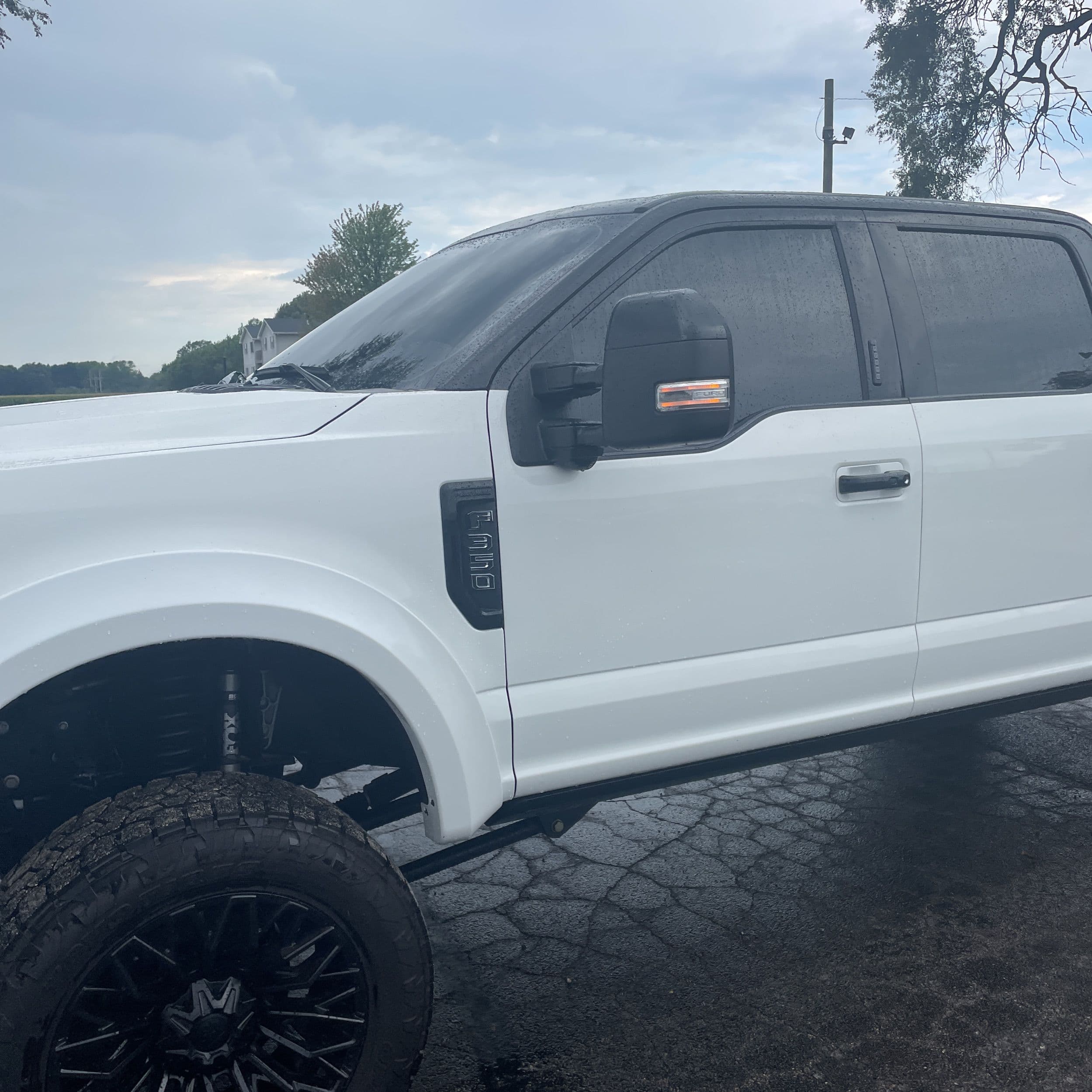2022 Ford F-350 Super Duty Platinum photo 1