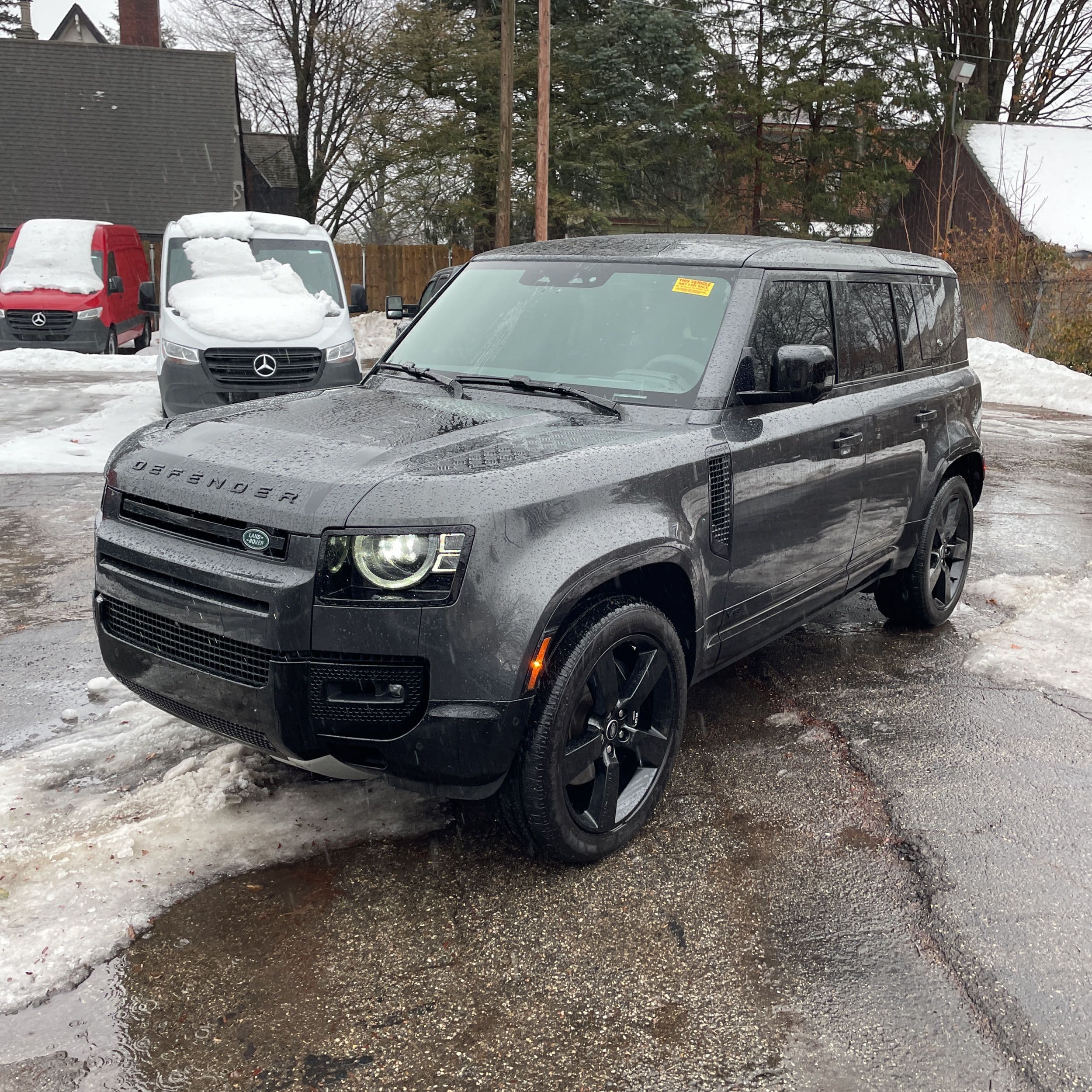 2023 Land Rover Defender 110 V8 photo 1