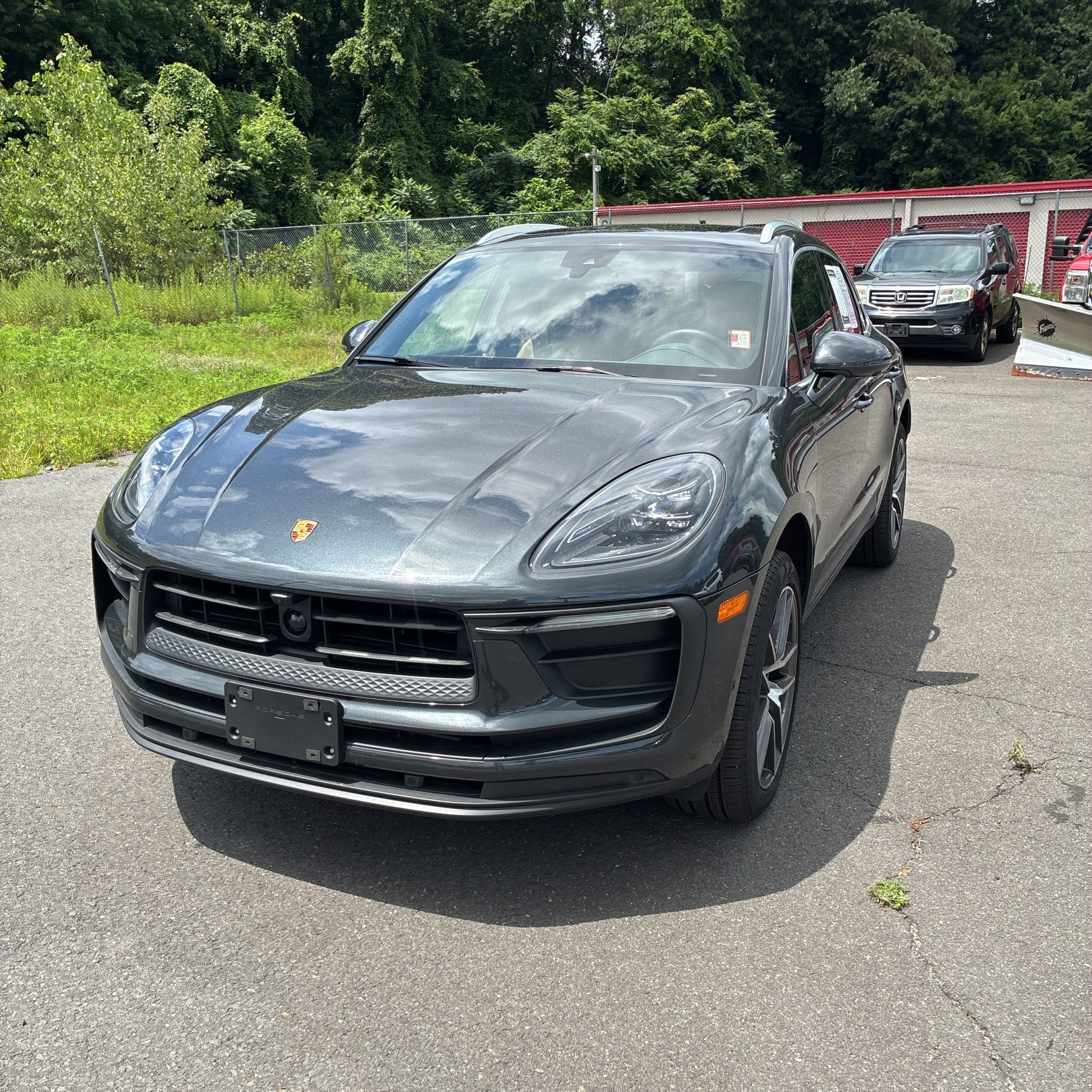 2024 Porsche Macan Base photo 1