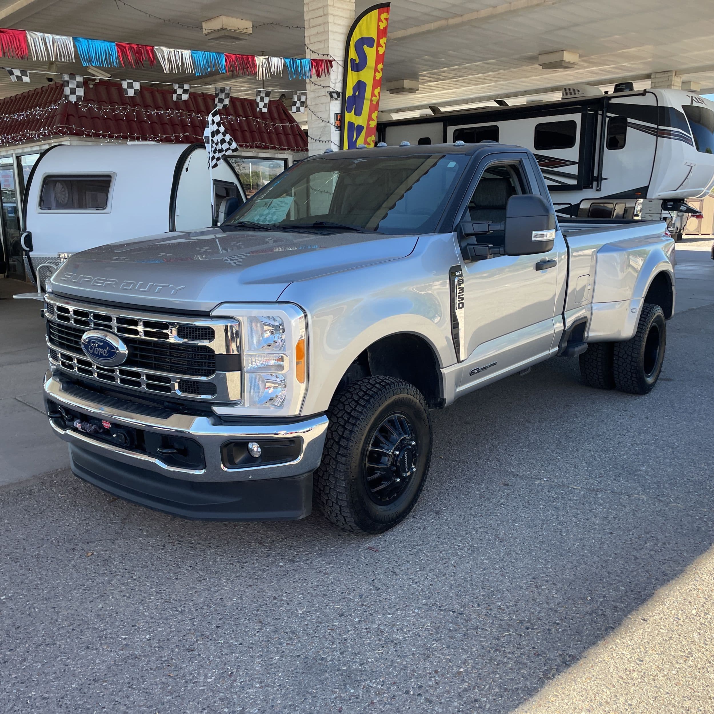 2023 Ford F-350 Super Duty XLT photo 1