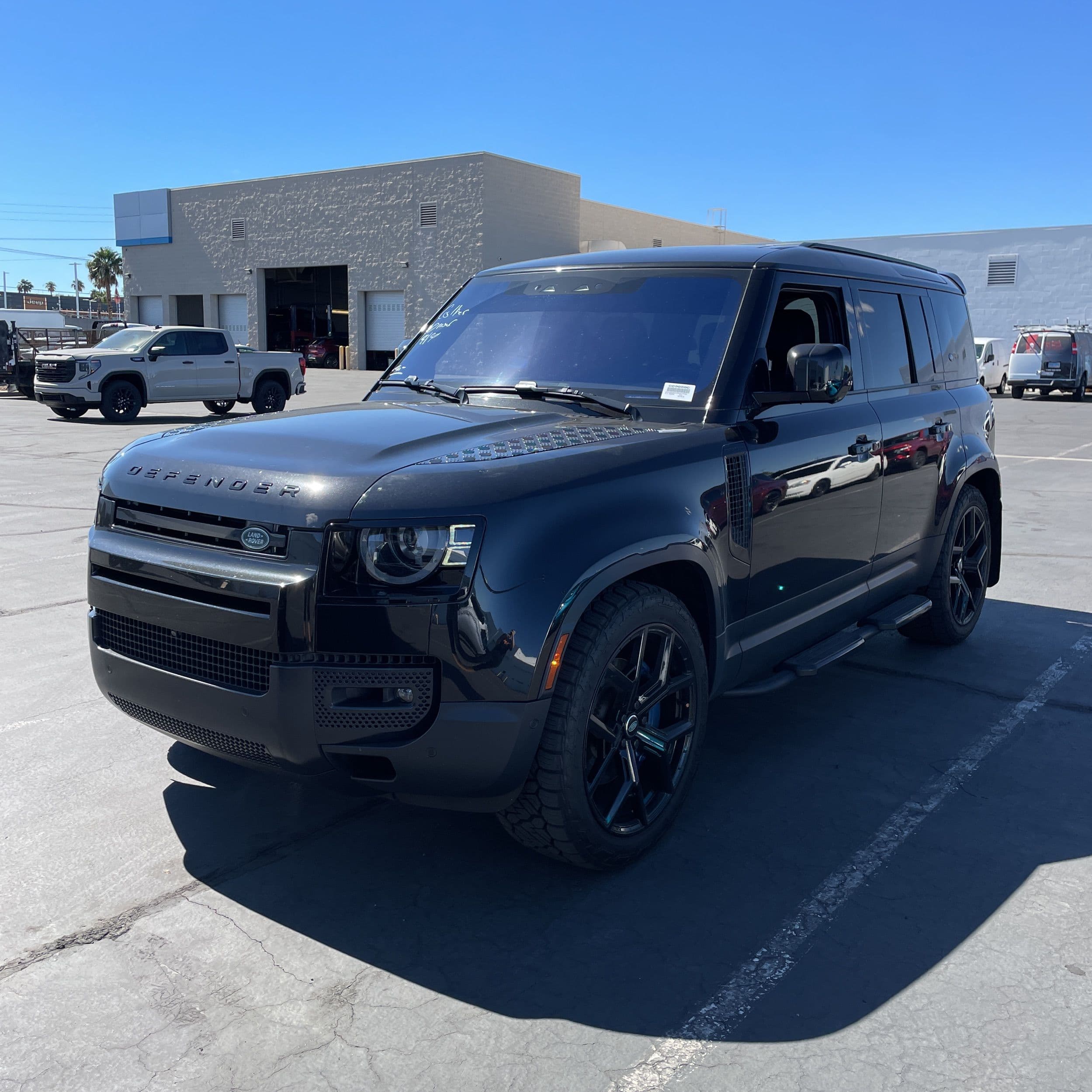 2022 Land Rover Defender 110 SE photo 1
