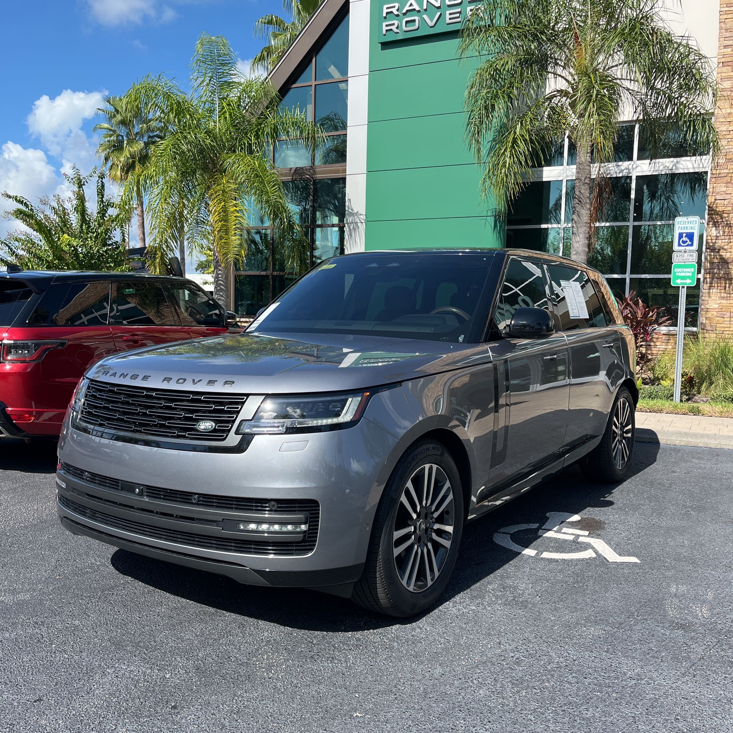 2024 Land Rover Range Rover P400 SE LWB photo 1