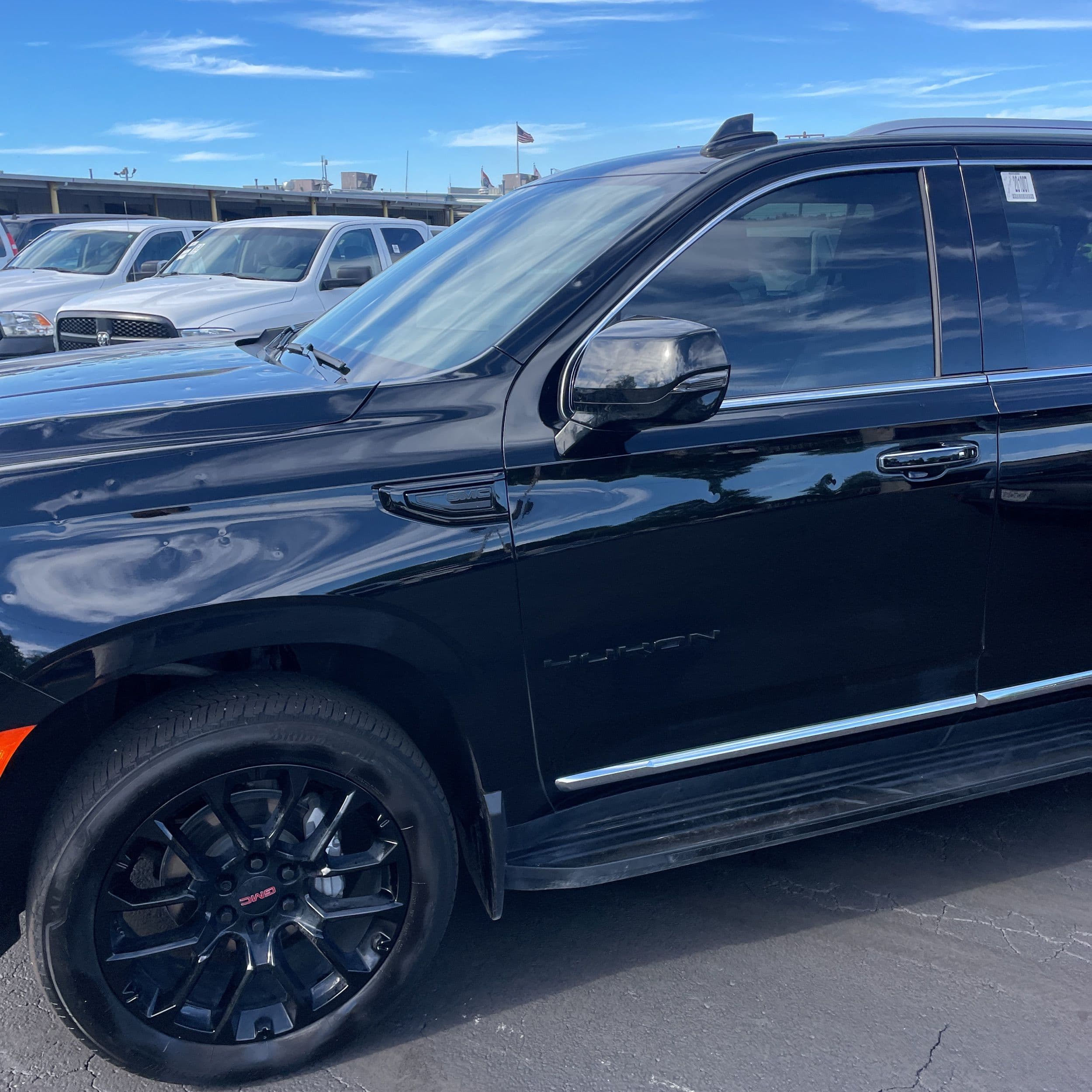 2024 GMC Yukon XL SLT photo 1