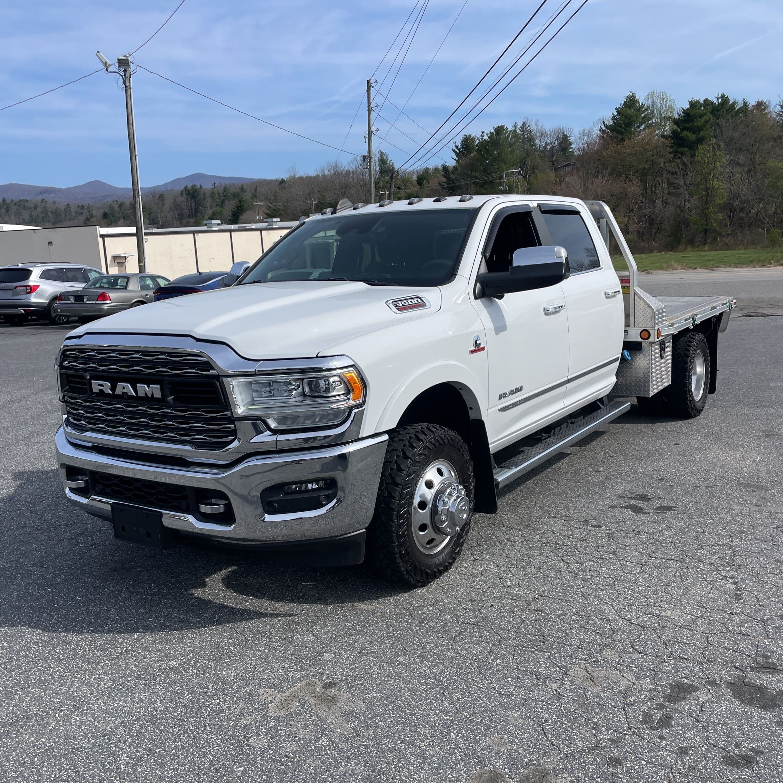 2019 Ram 3500 Chassis Tradesman/SLT/Laramie/Limited photo 1