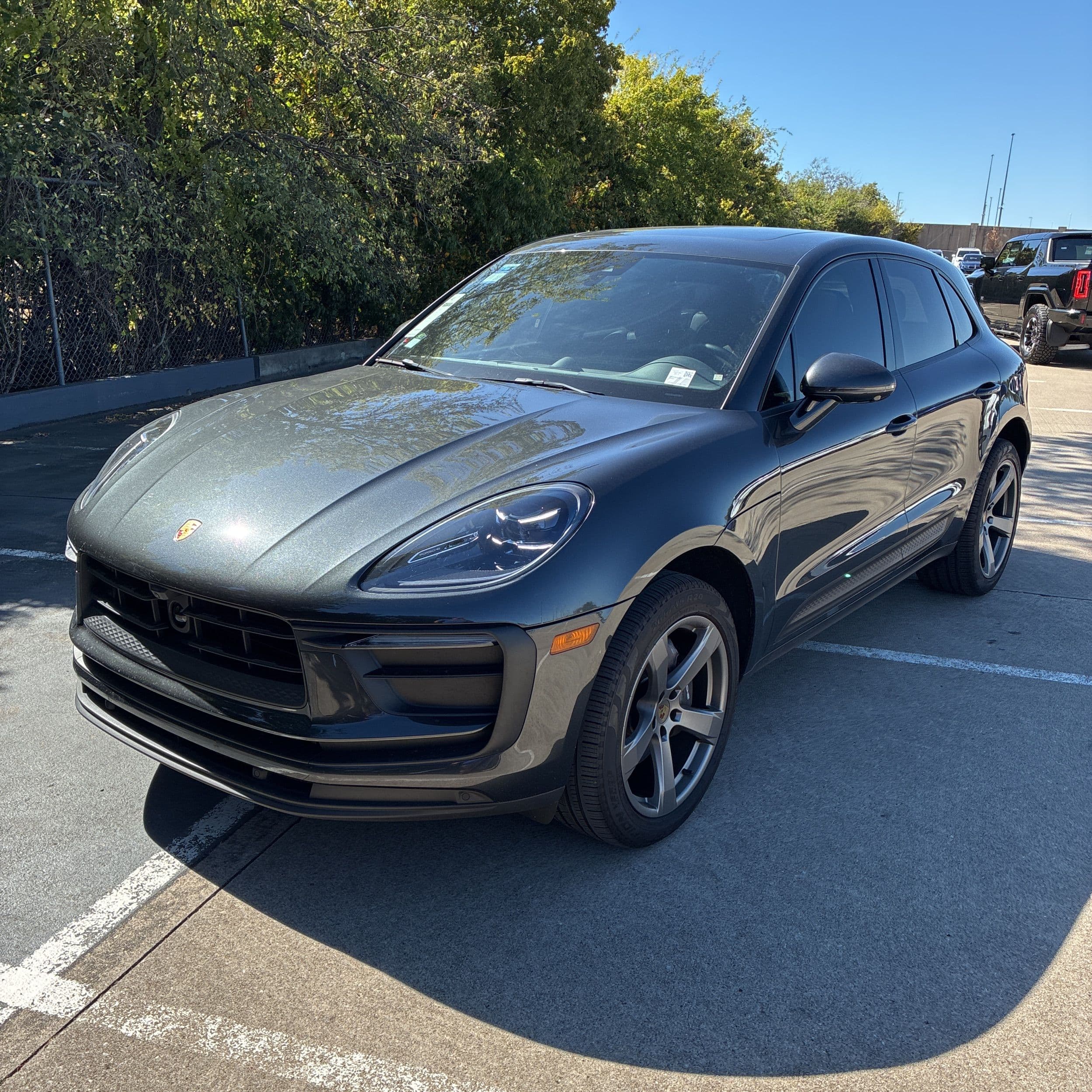 2024 Porsche Macan Base photo 1