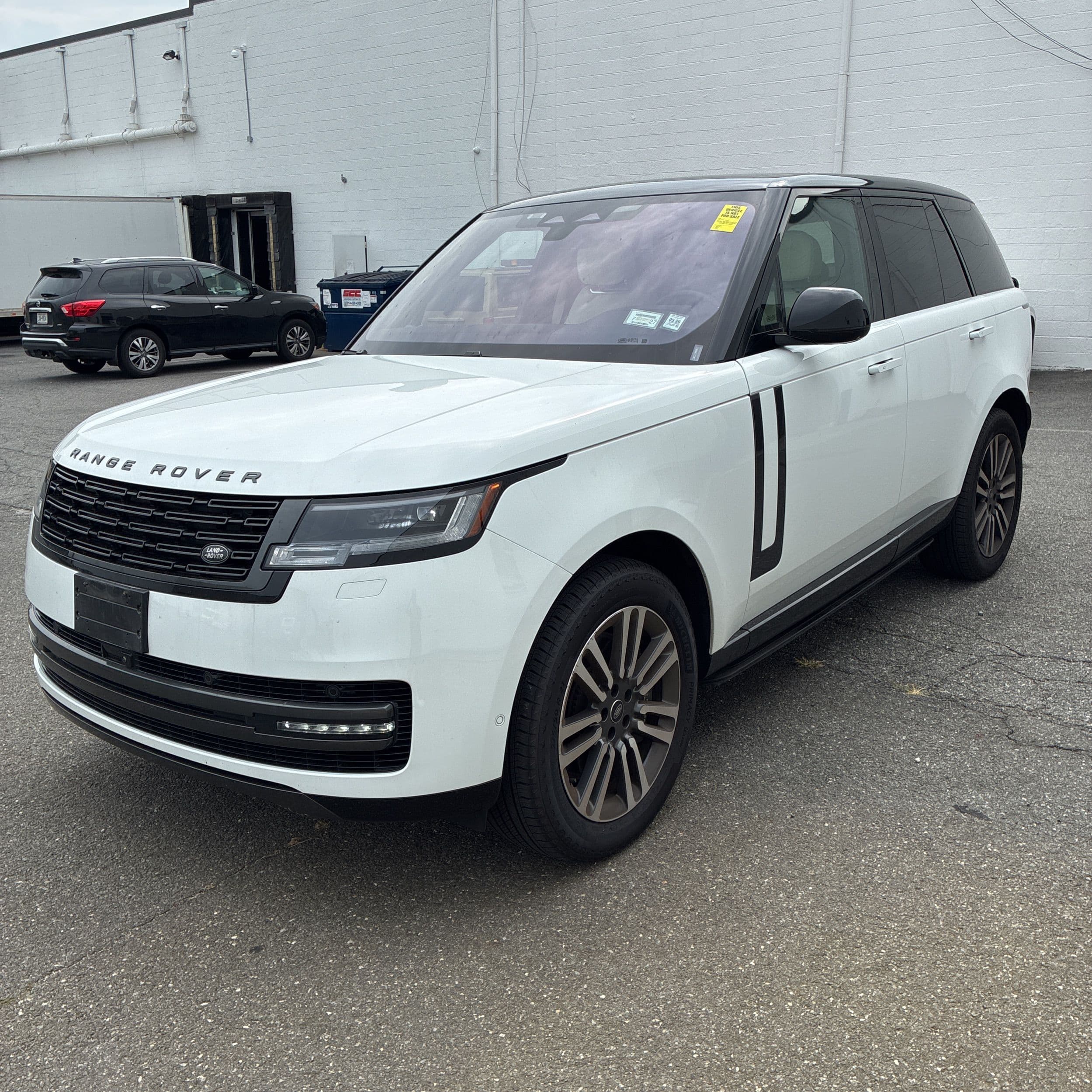 2023 Land Rover Range Rover SE photo 1
