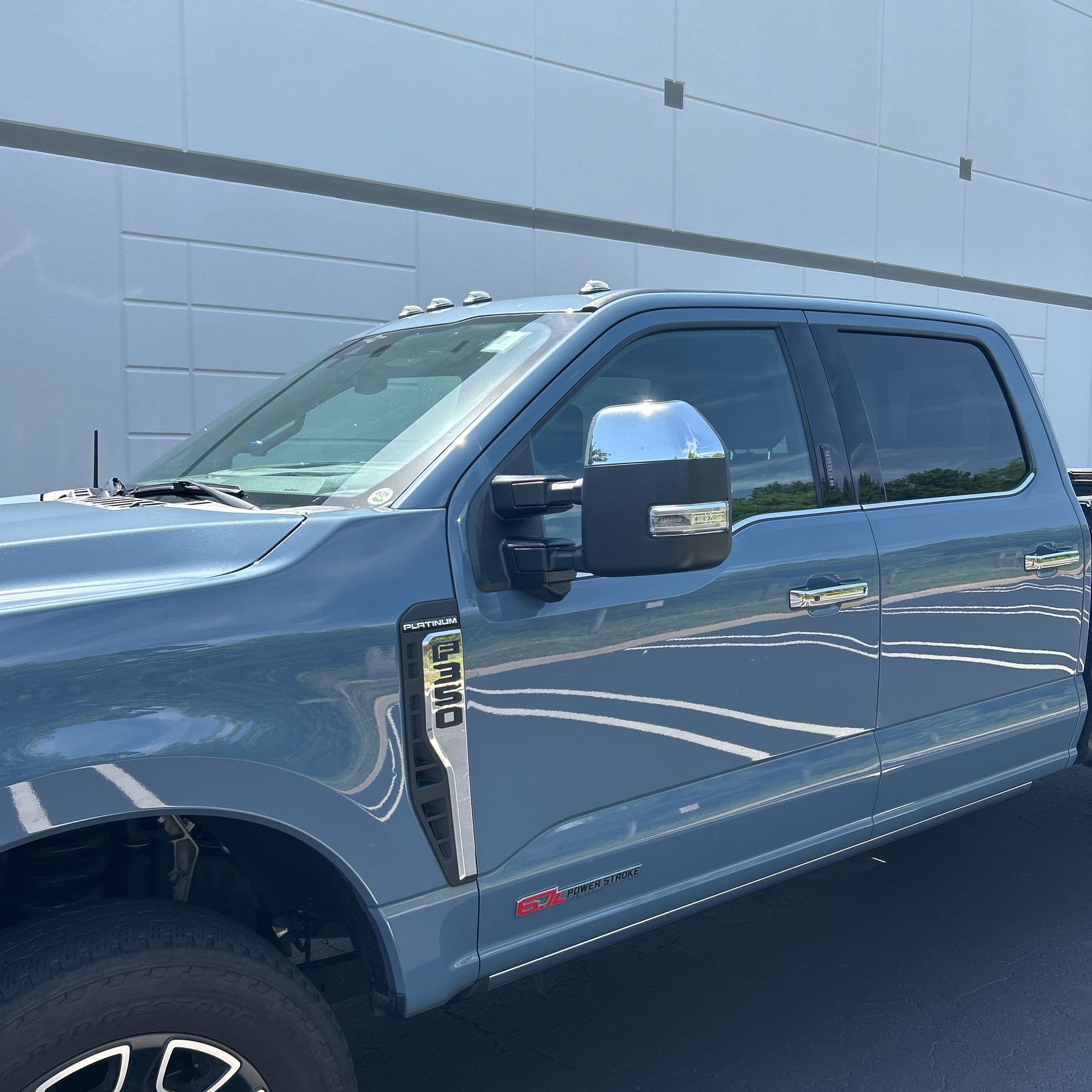 2023 Ford F-350 Super Duty Platinum photo 1