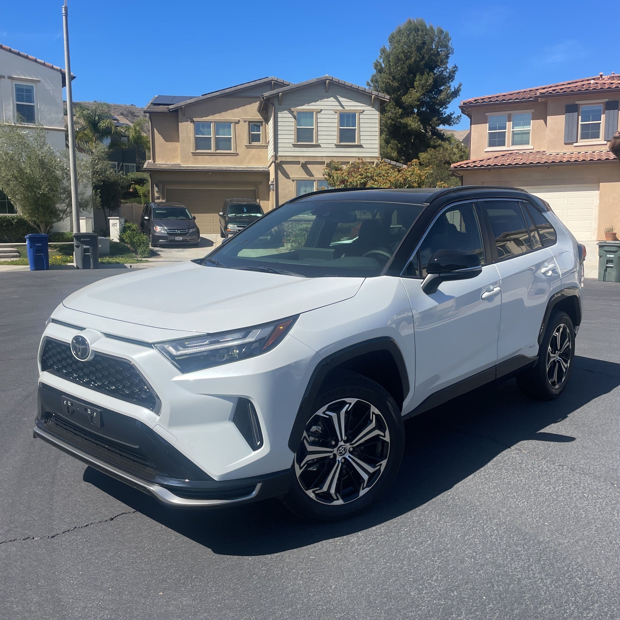 2025 Toyota RAV4 Plug-in Hybrid XSE photo 1