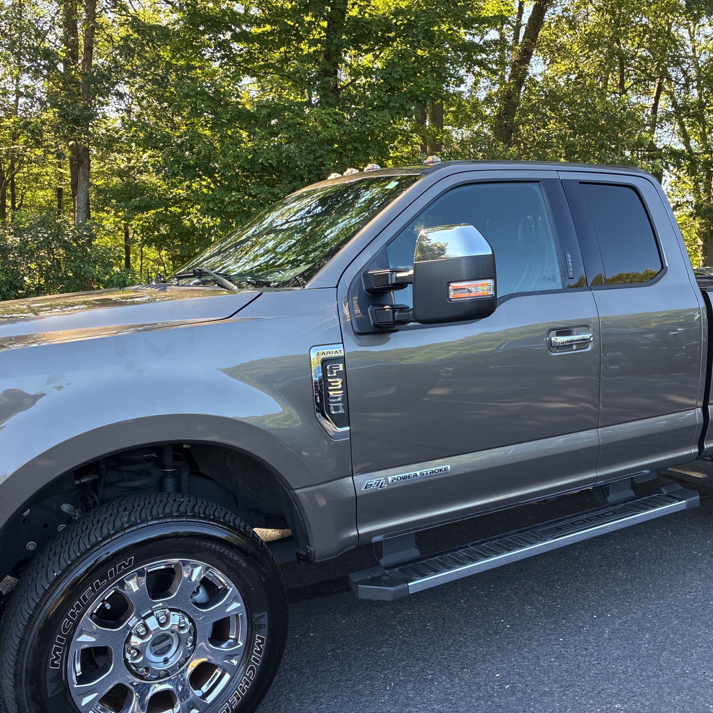 2022 Ford F-350 Super Duty Lariat photo 1