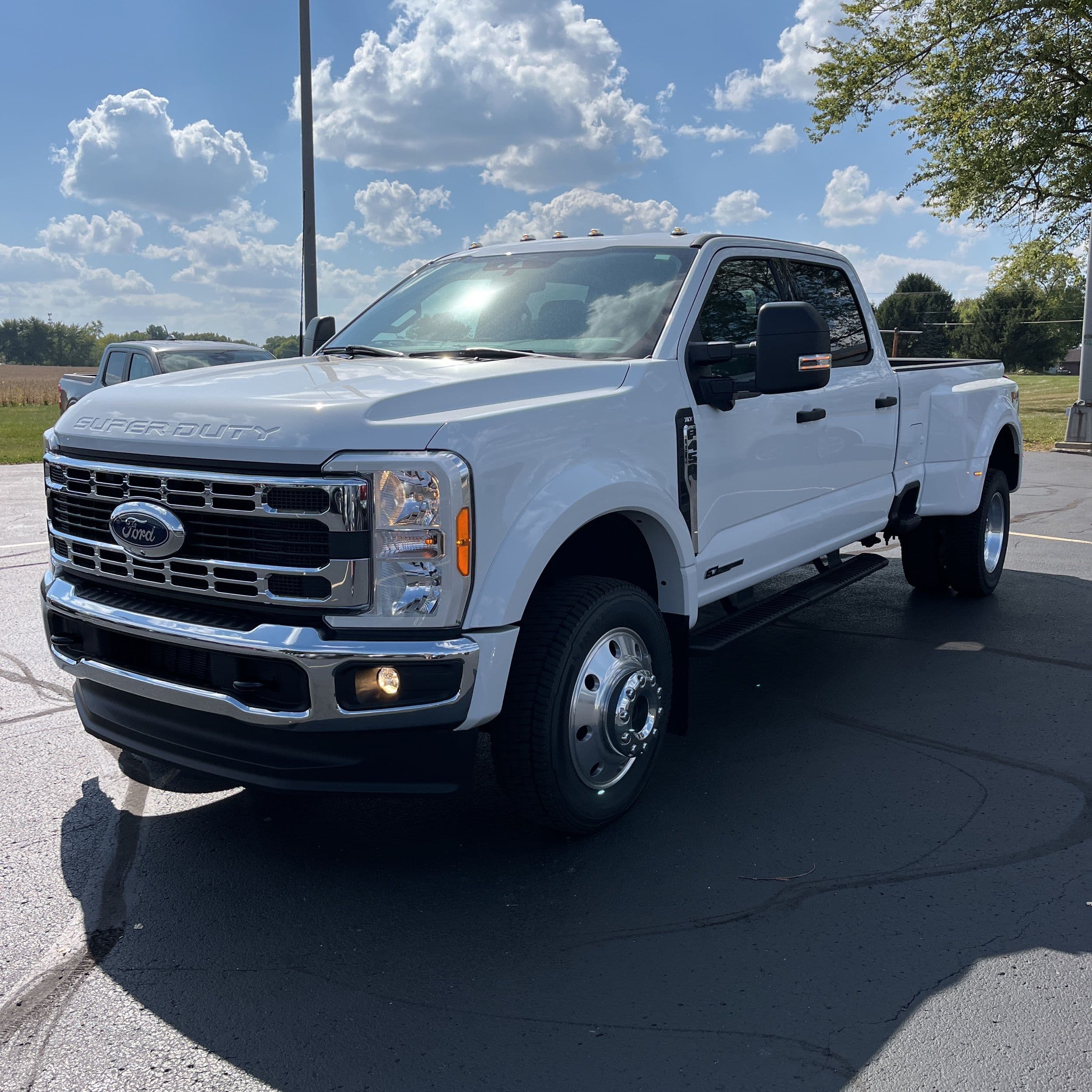 2023 Ford F-450 Super Duty XLT photo 1