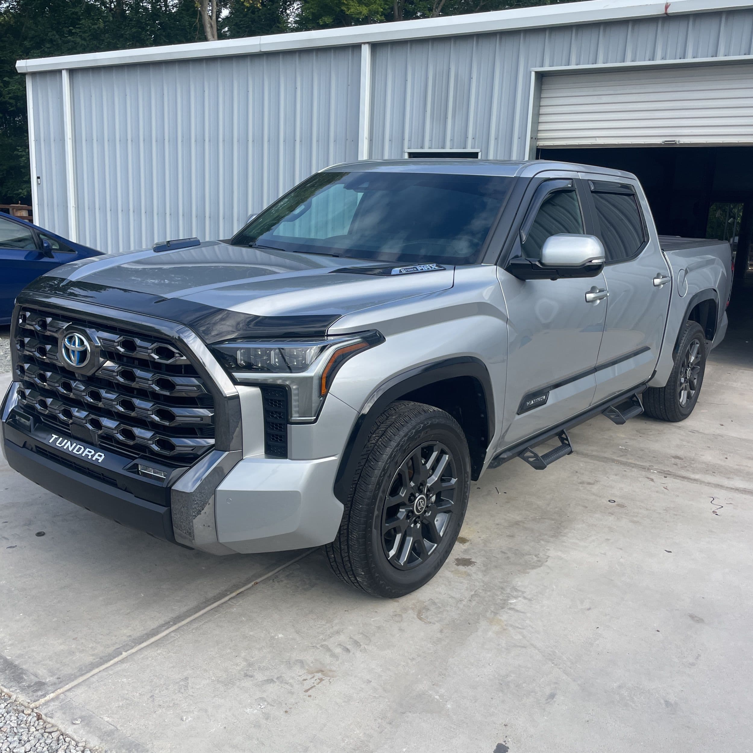 2024 Toyota Tundra Platinum HV photo 1