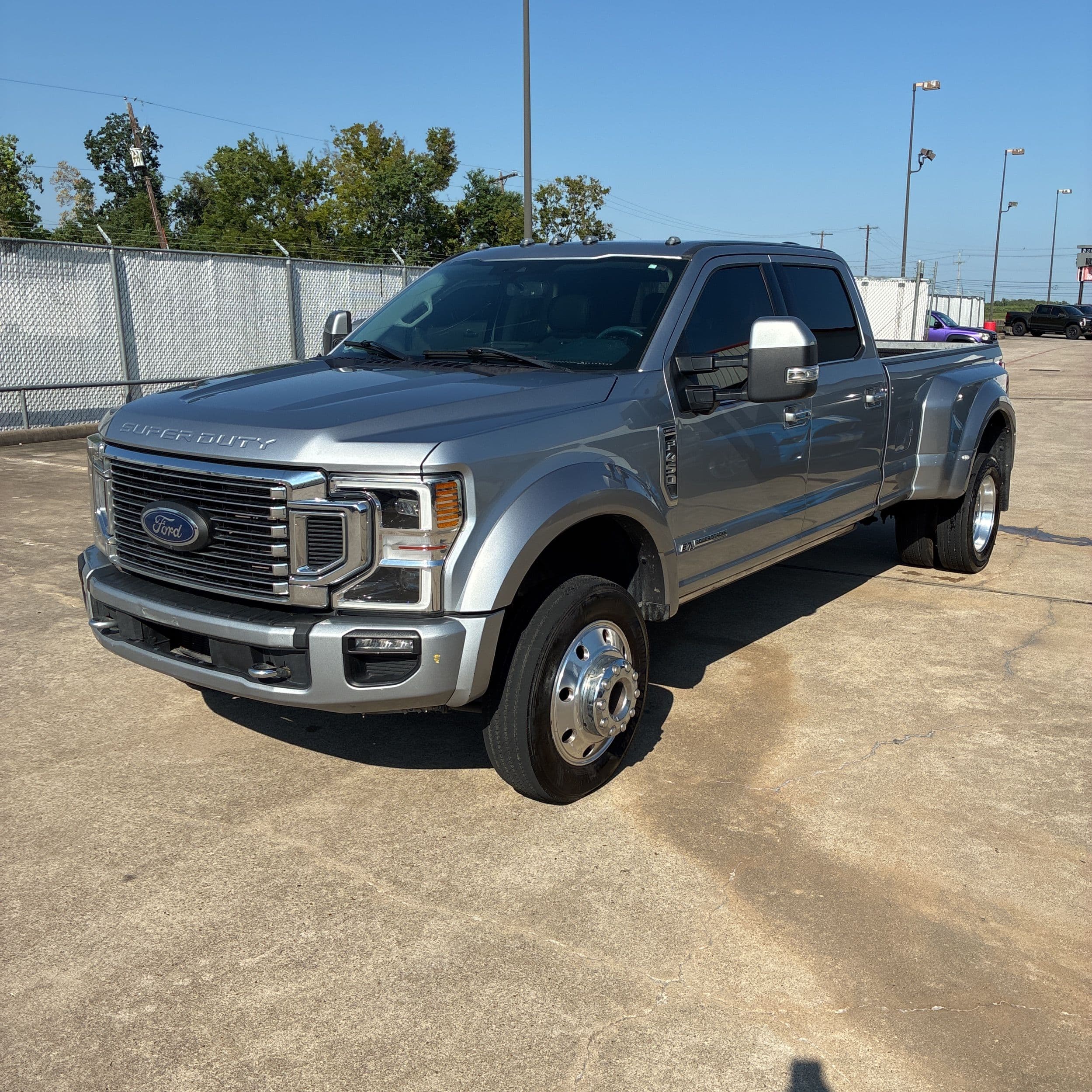 2022 Ford F-450 Super Duty Limited photo 1