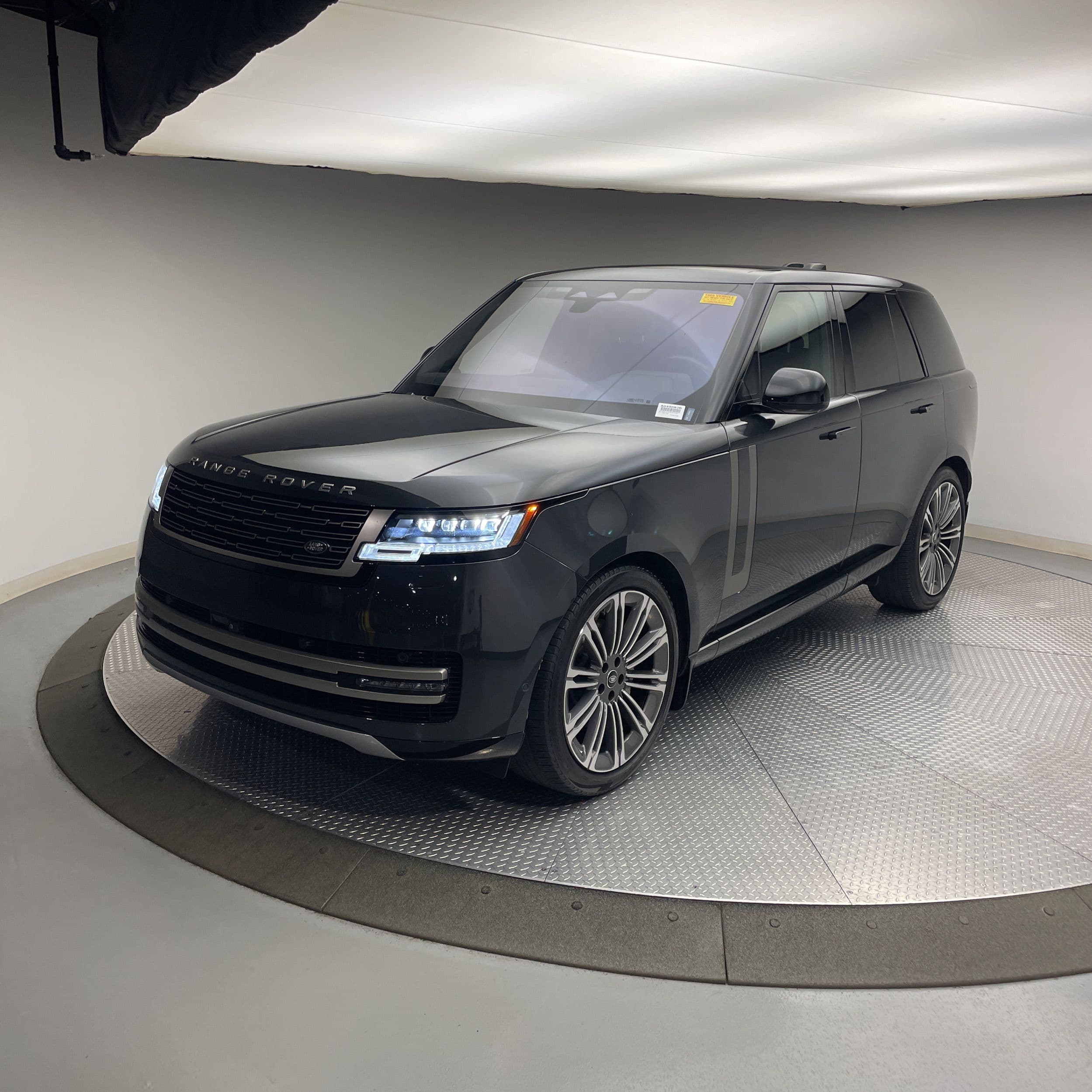 2023 Land Rover Range Rover P400 SE photo 1