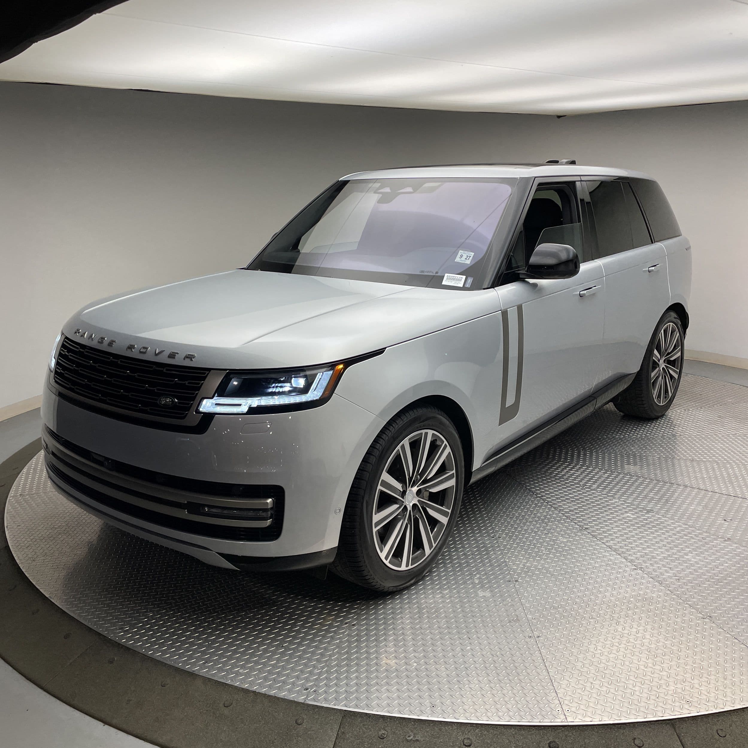 2023 Land Rover Range Rover P400 SE photo 1
