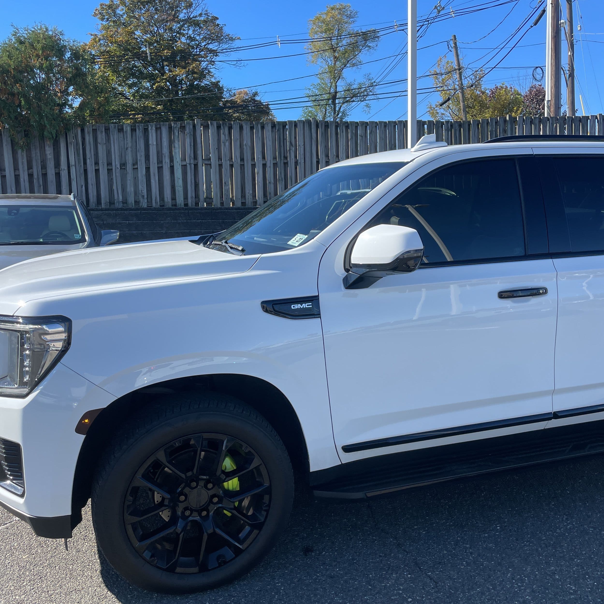 2022 GMC Yukon SLT photo 1