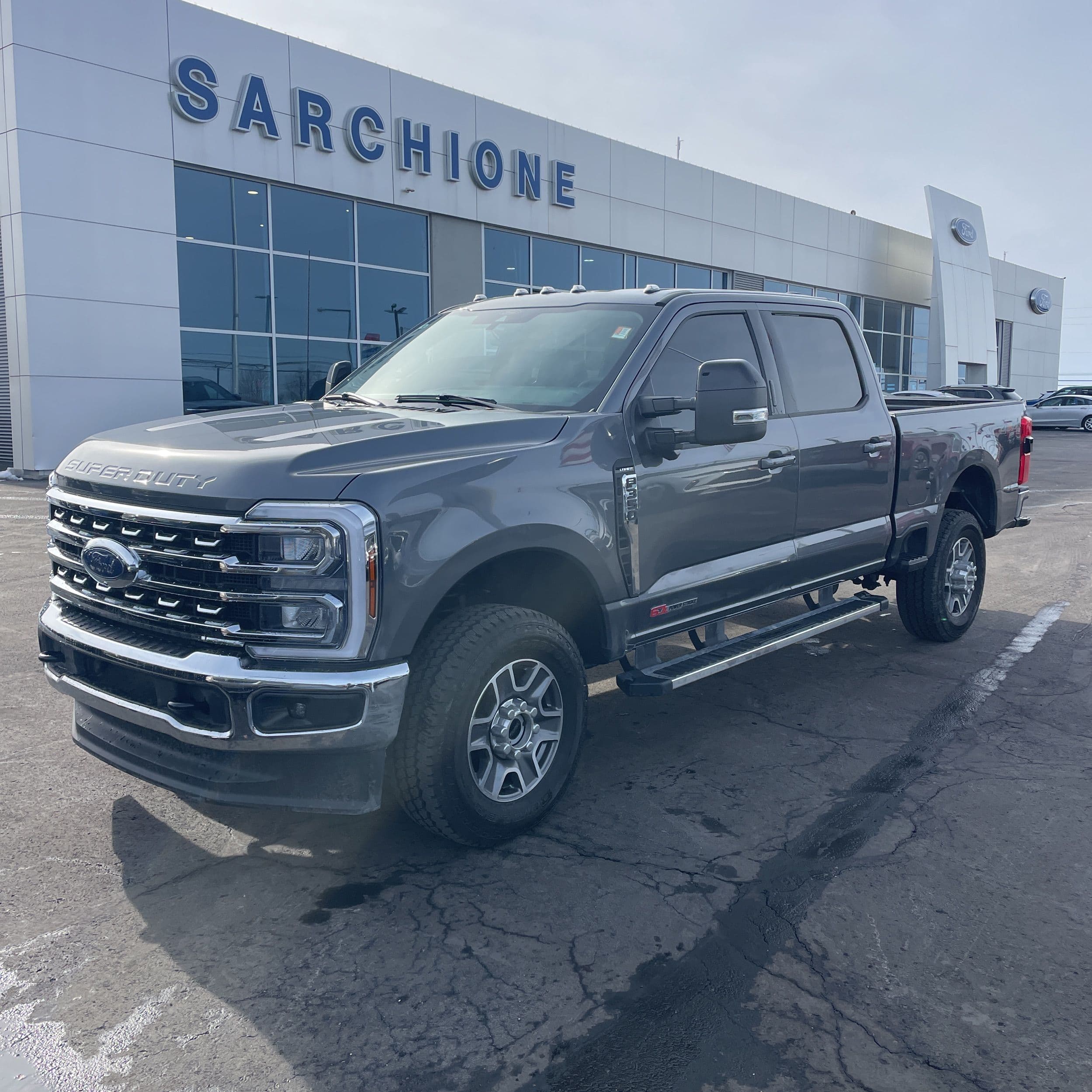 2024 Ford F-350 Super Duty Lariat photo 1