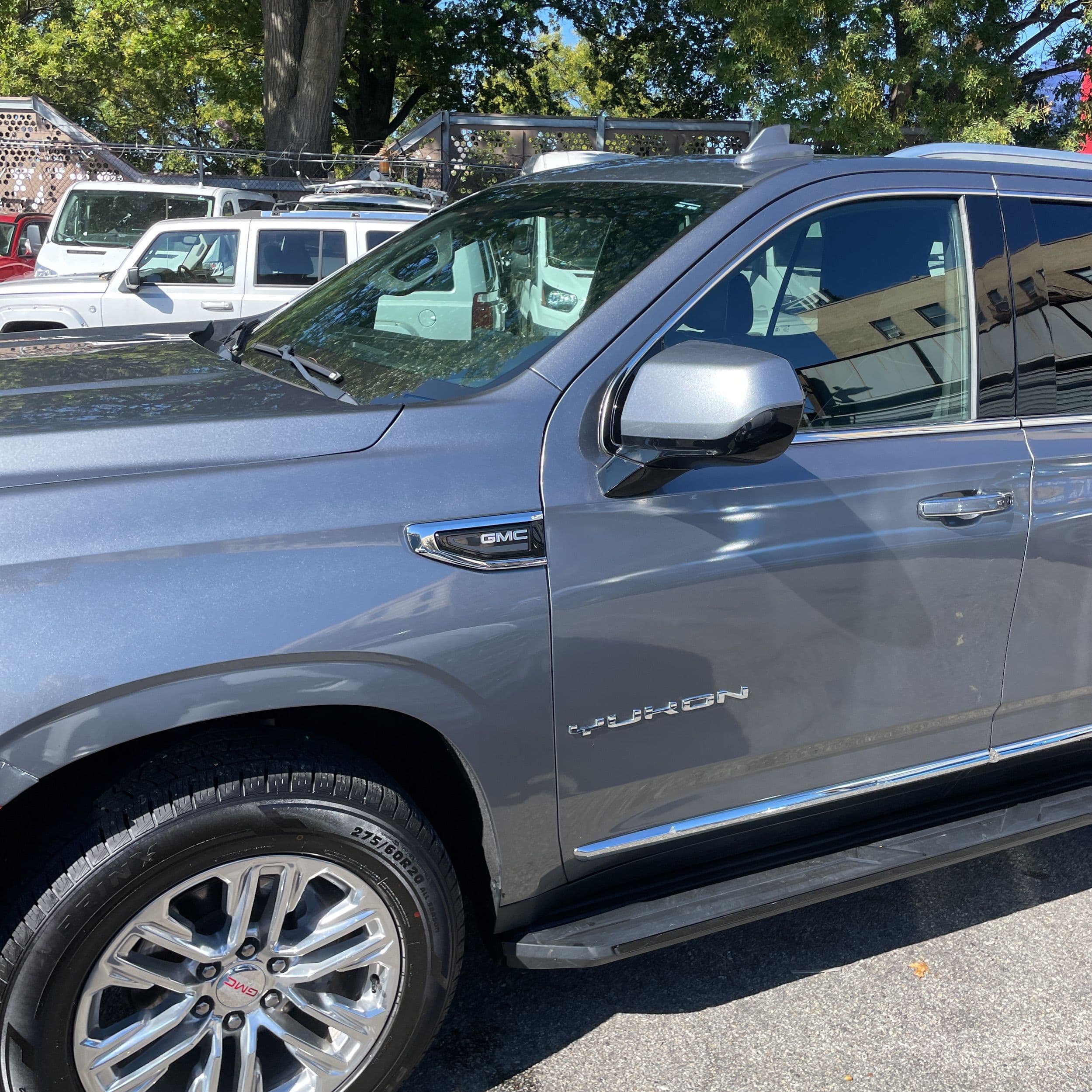 2022 GMC Yukon SLT photo 1