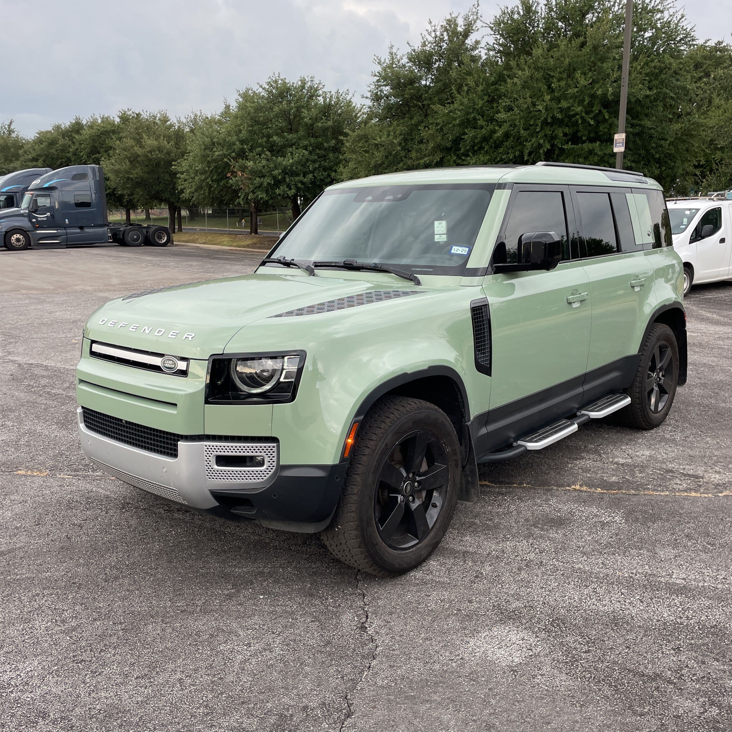 2023 Land Rover Defender 110 75th Anniversary Edition photo 1