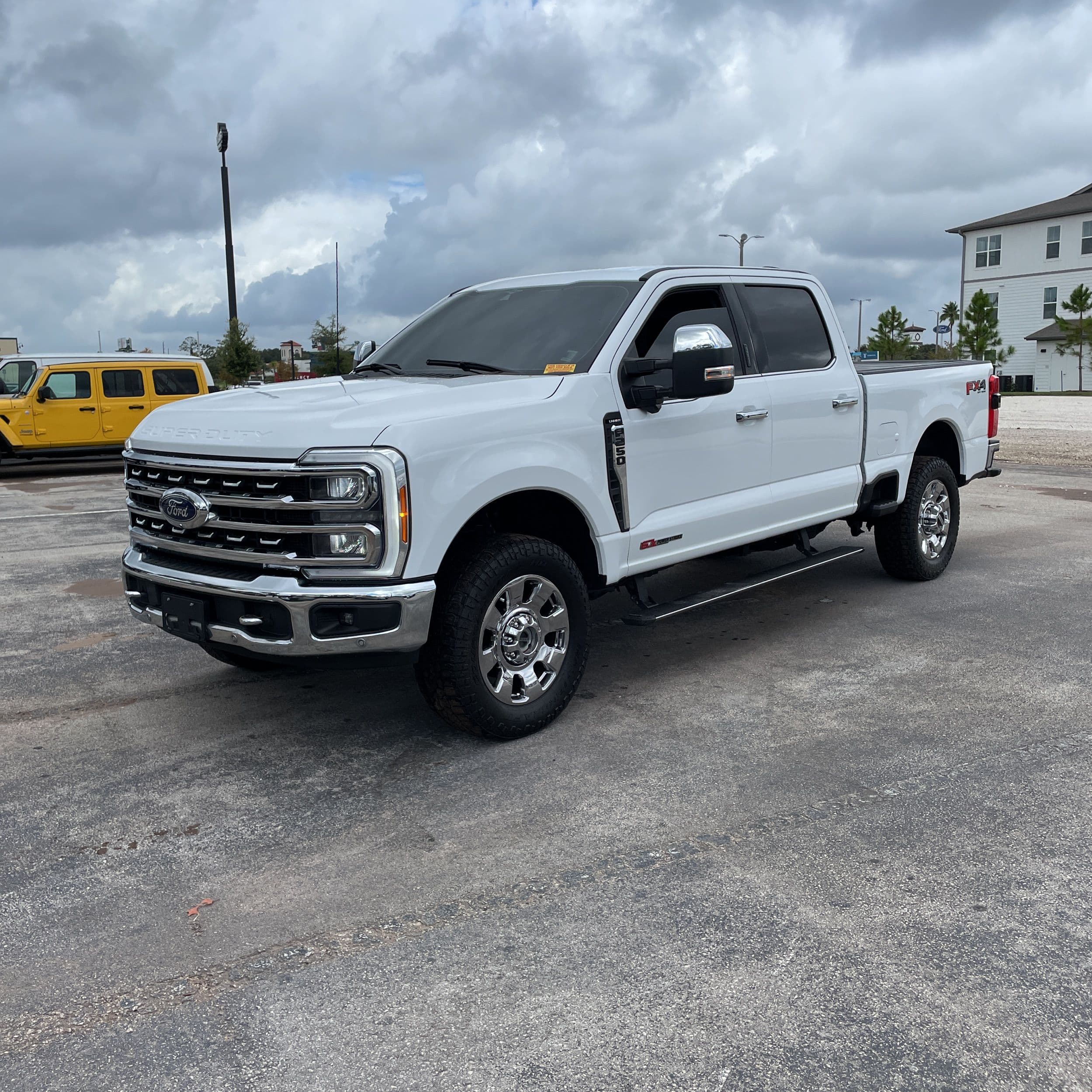 2023 Ford F-250 Super Duty Lariat photo 1