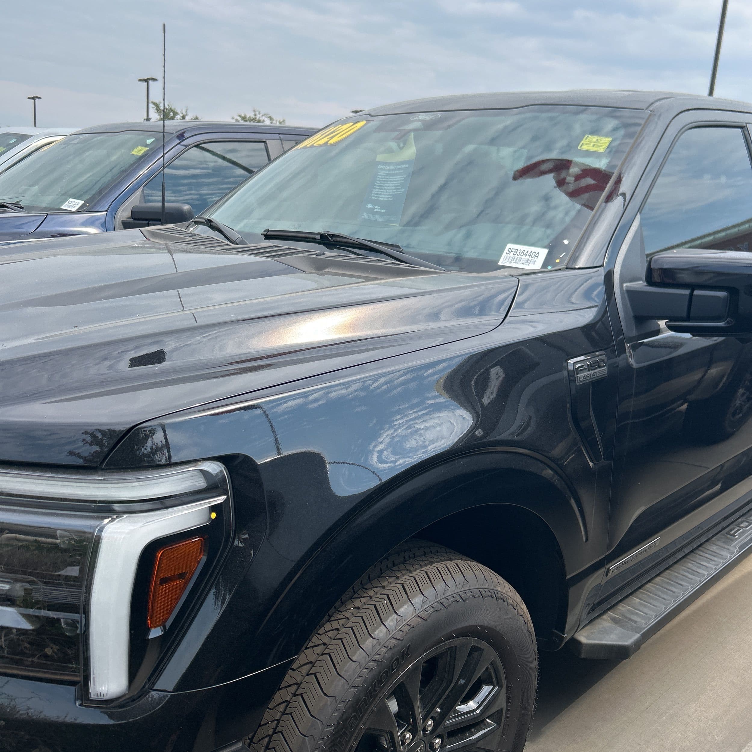 2025 Ford F-150 Lariat photo 1