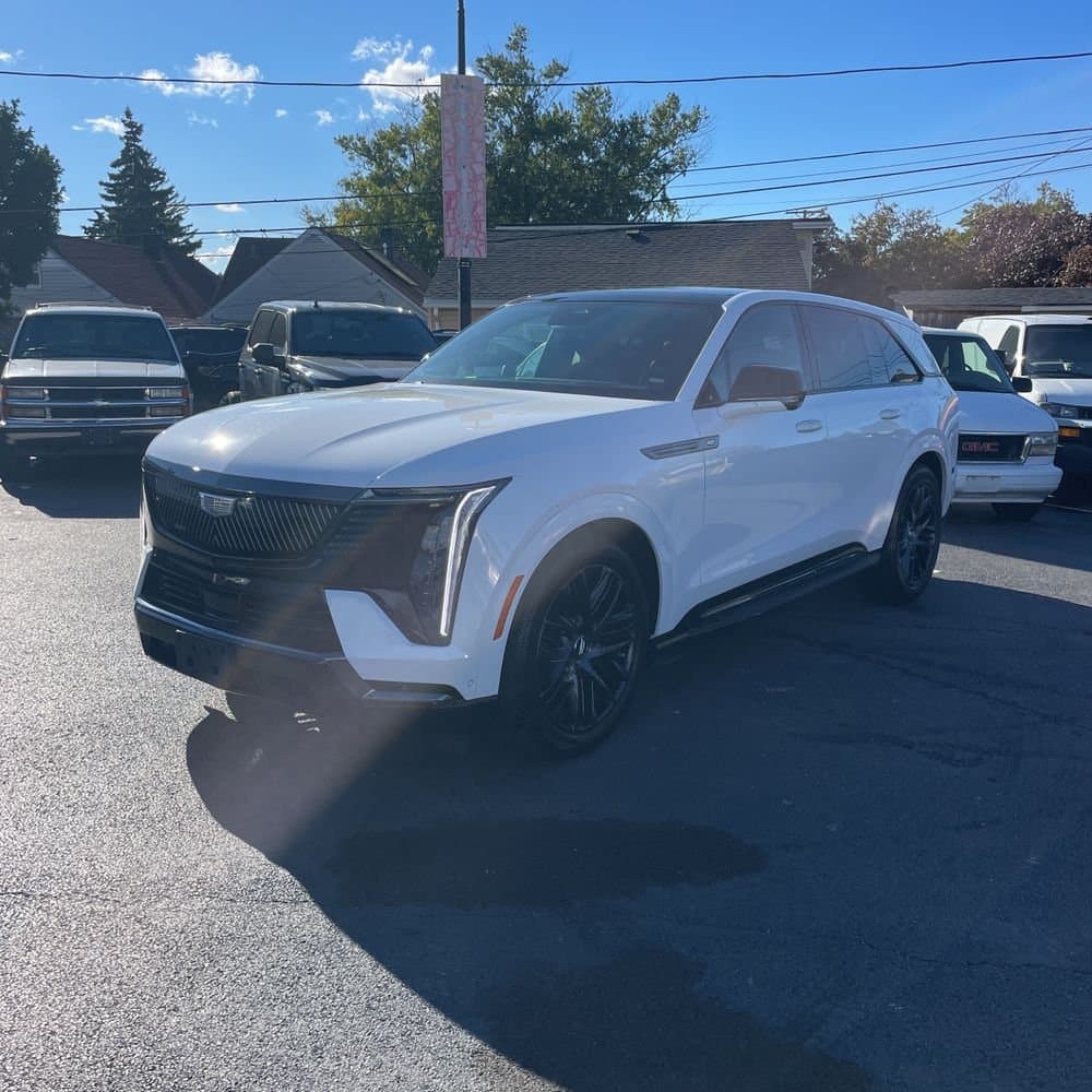 2025 Cadillac Escalade IQ Sport 1 photo 1